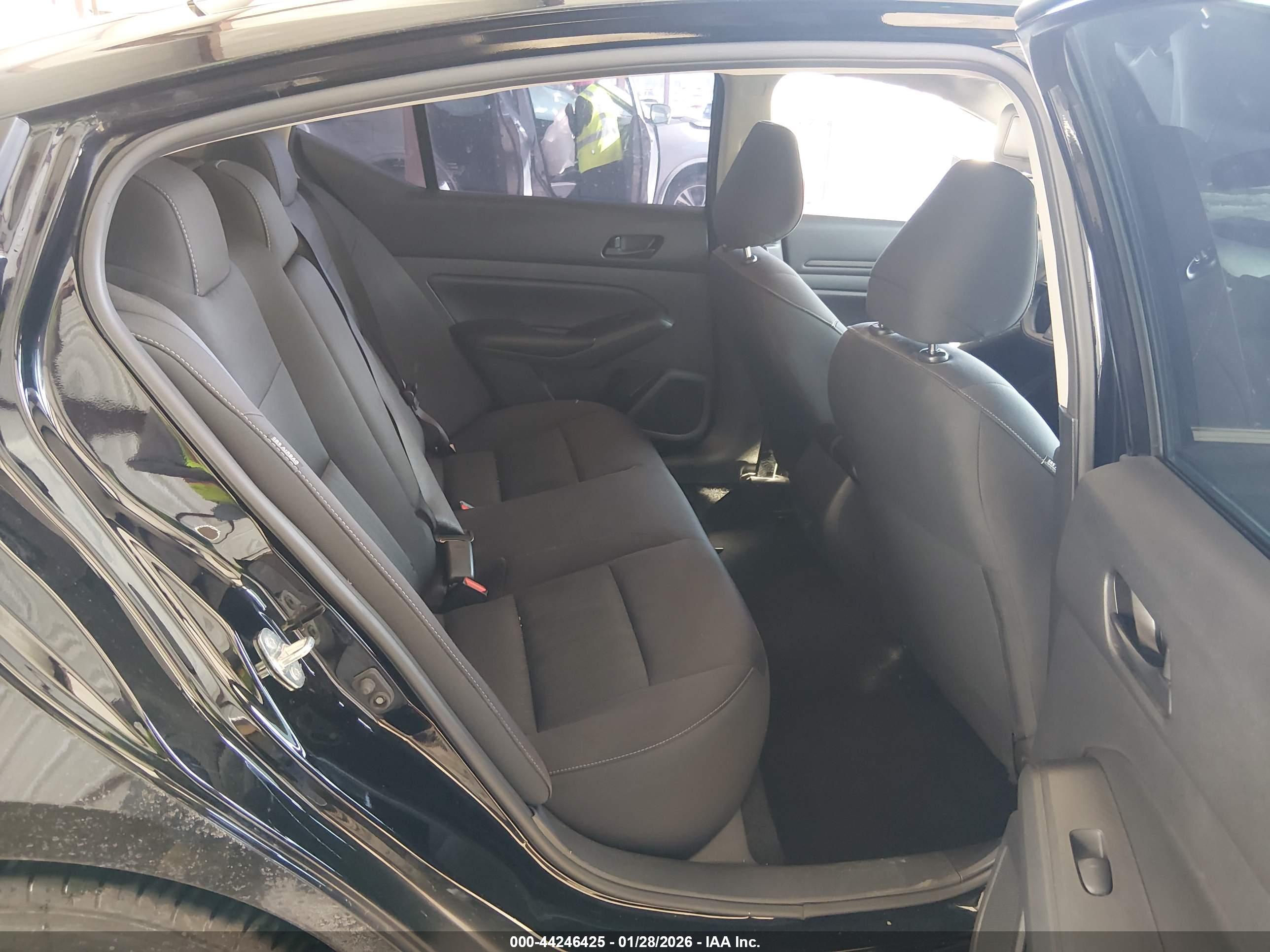 NISSAN ALTIMA image 8