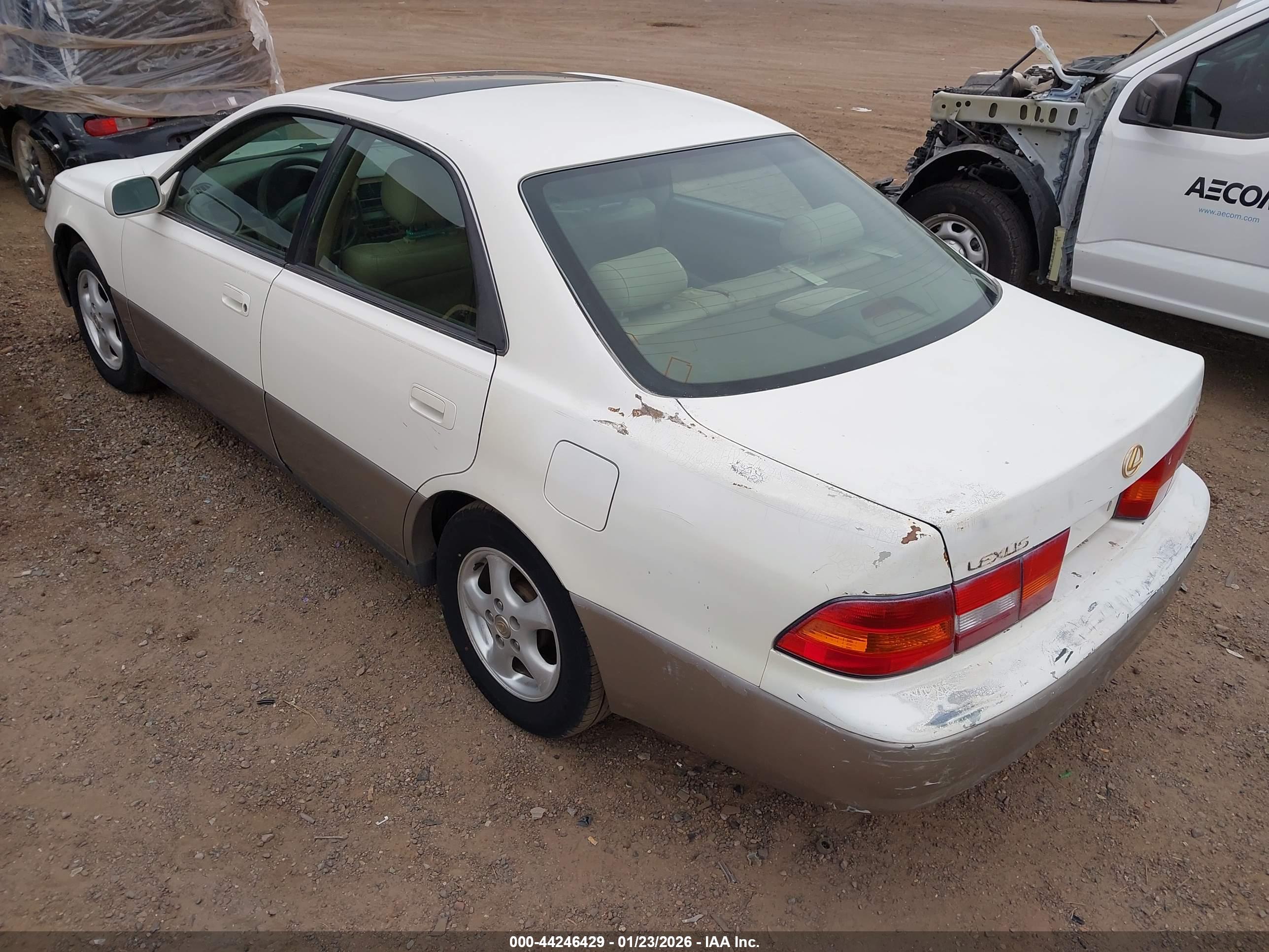 LEXUS ES image 3