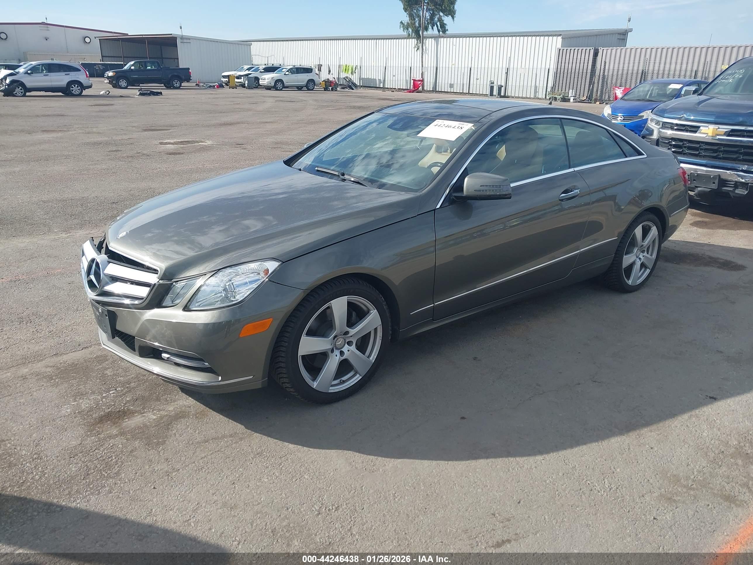 MERCEDES-BENZ E image 2
