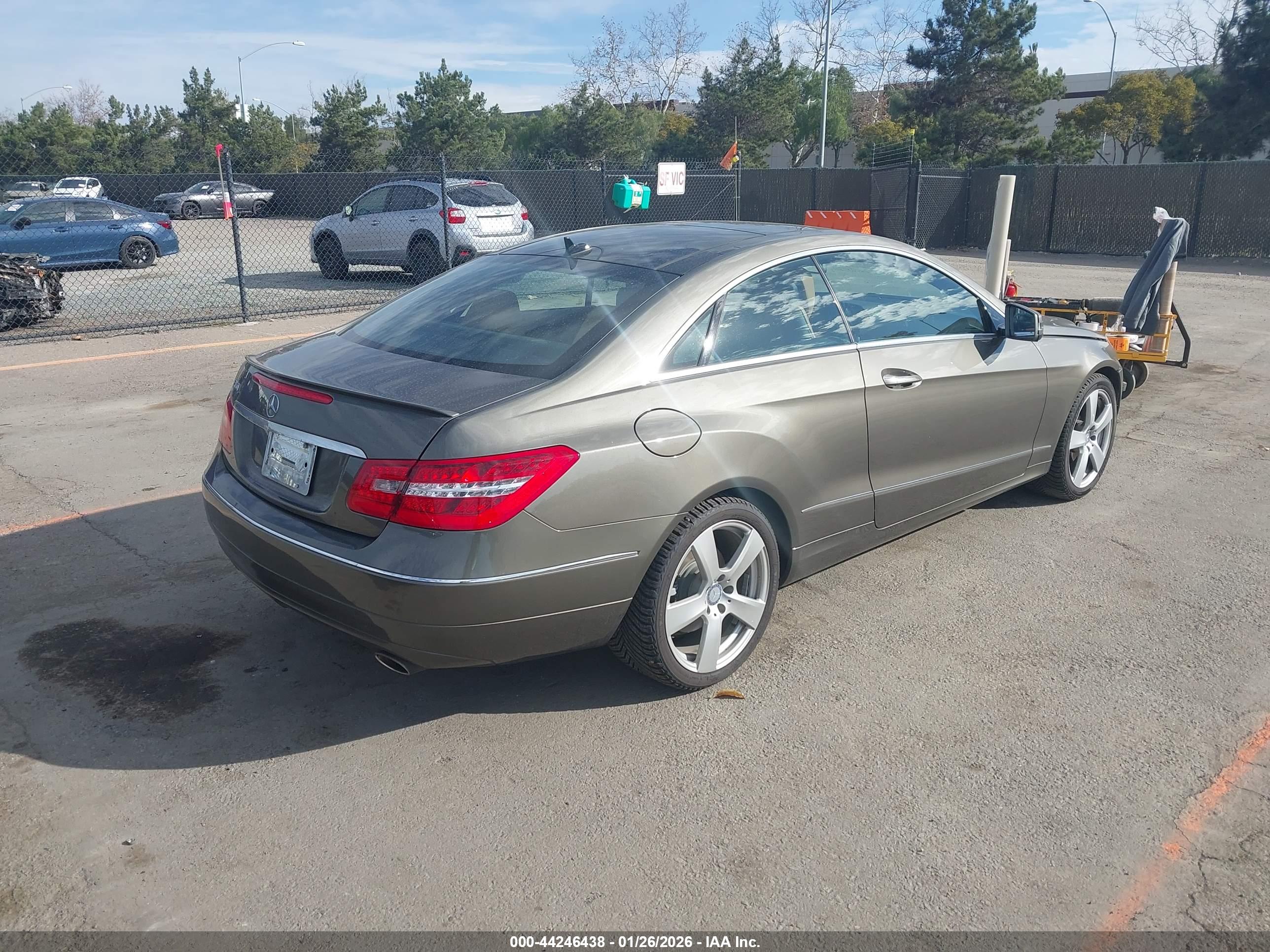 MERCEDES-BENZ E image 4