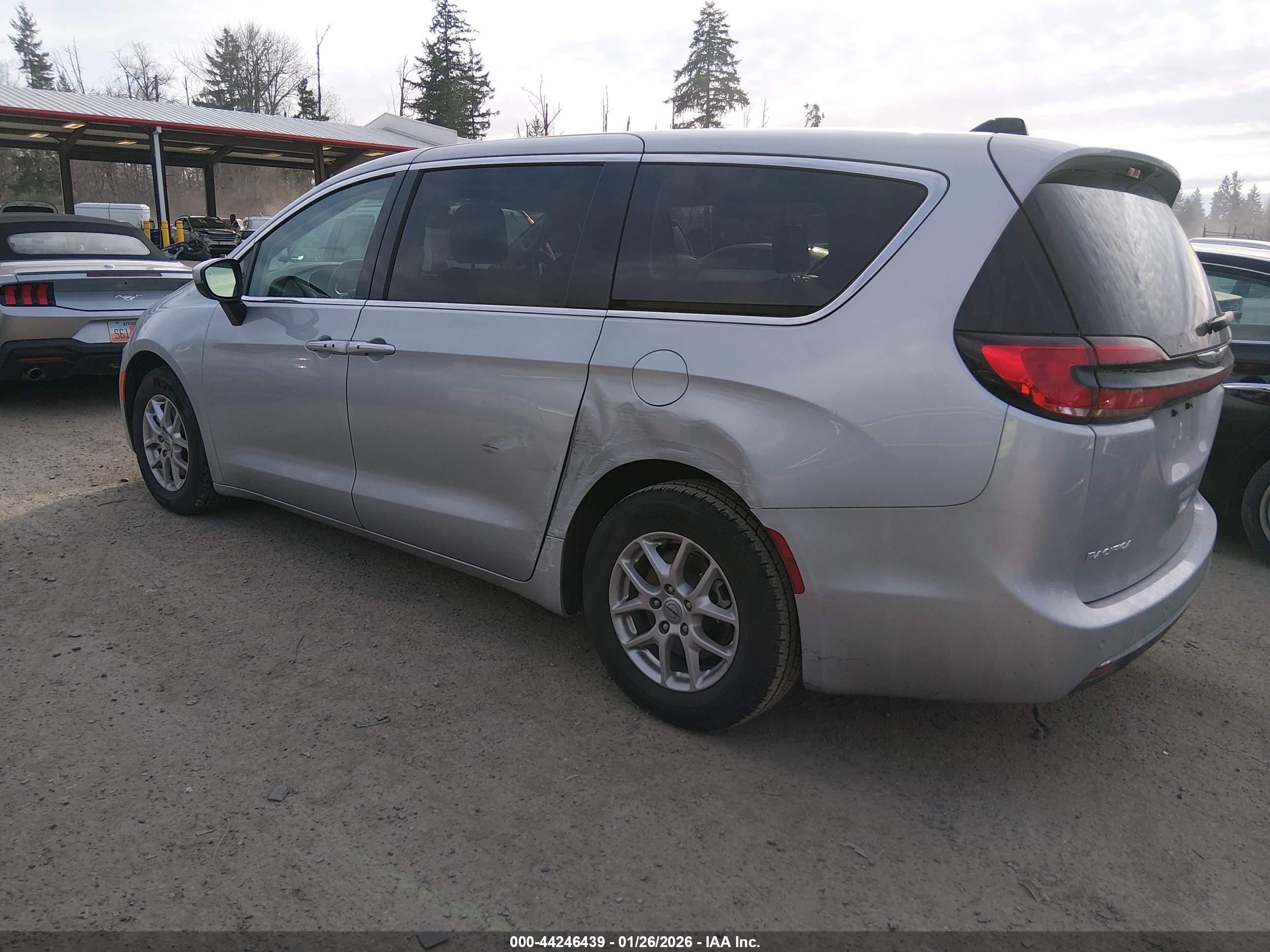 CHRYSLER PACIFICA image 3