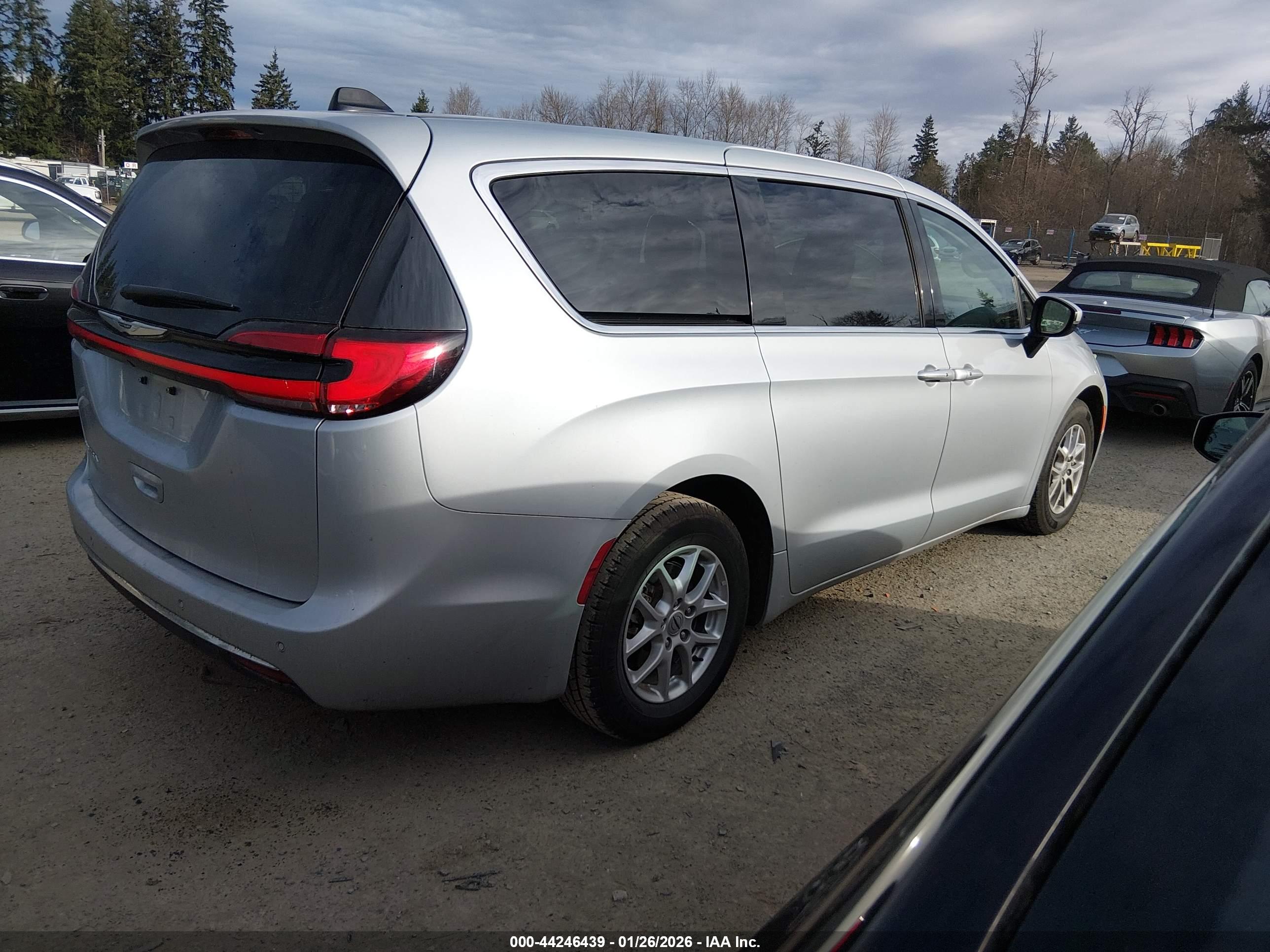 CHRYSLER PACIFICA image 4