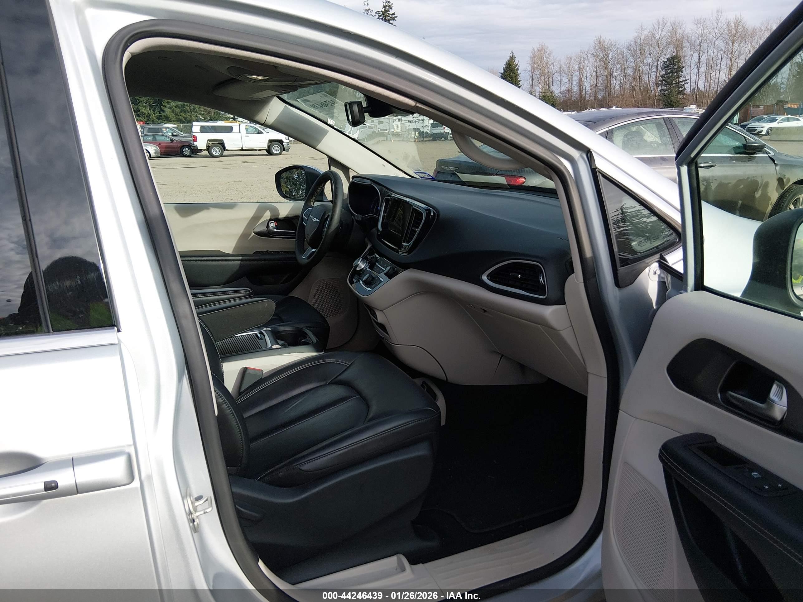 CHRYSLER PACIFICA image 5