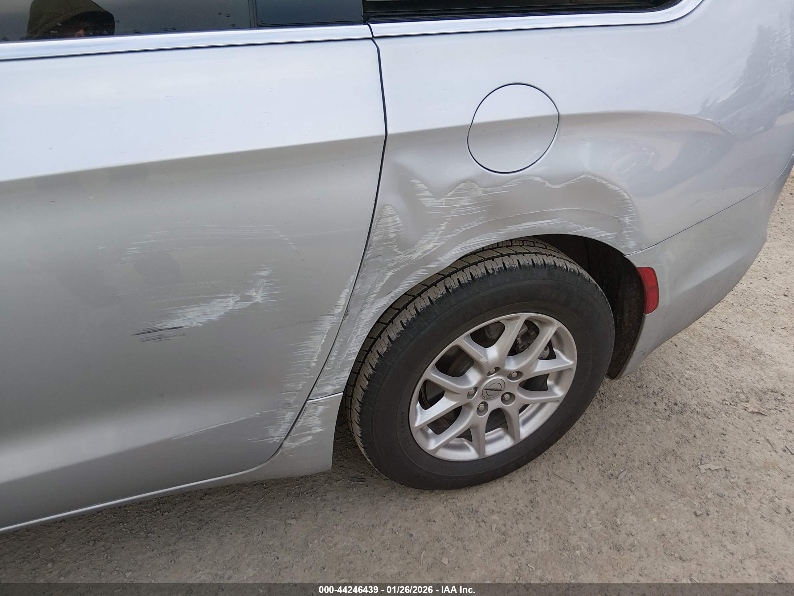 CHRYSLER PACIFICA image 6
