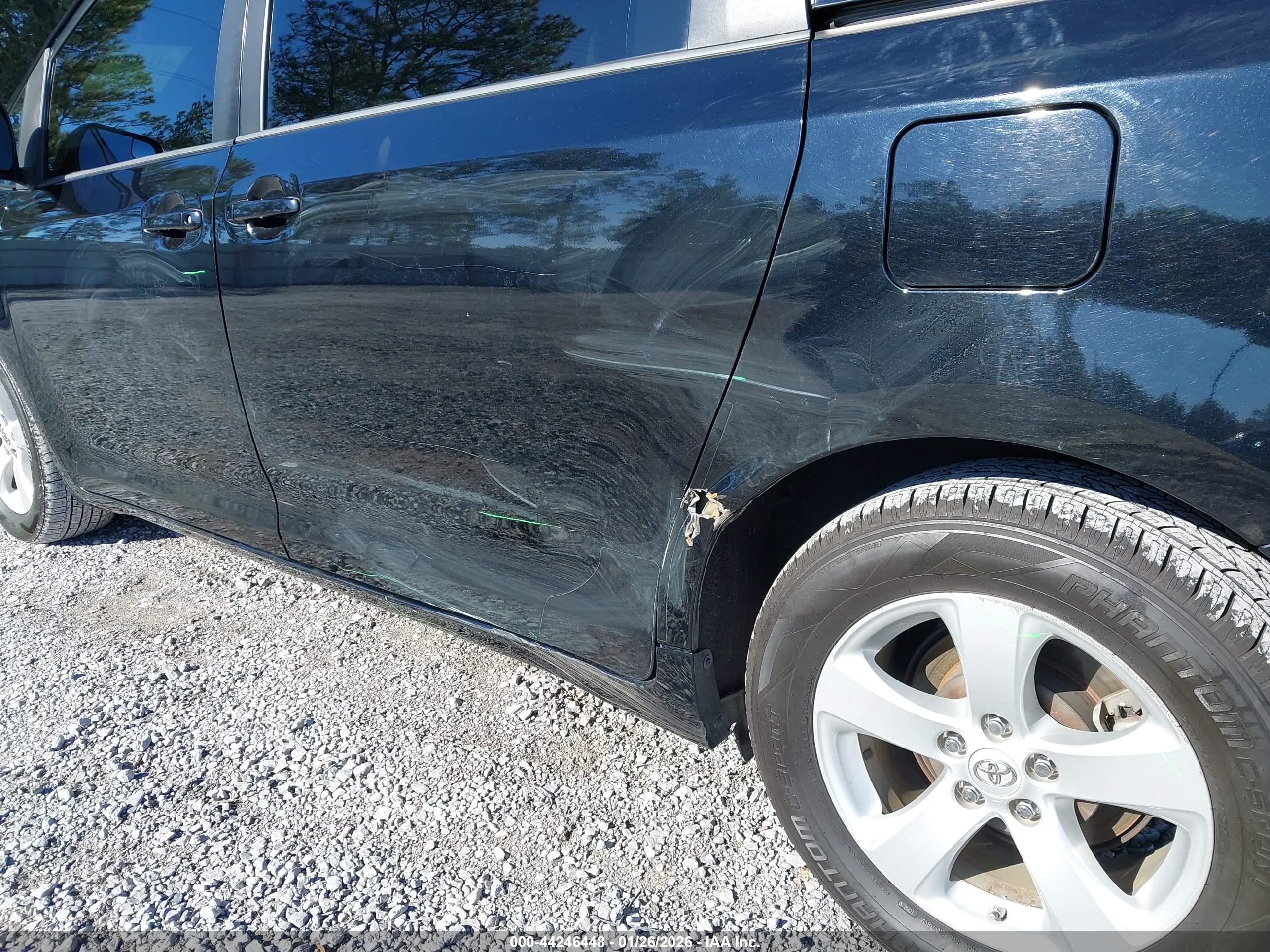 TOYOTA SIENNA image 6