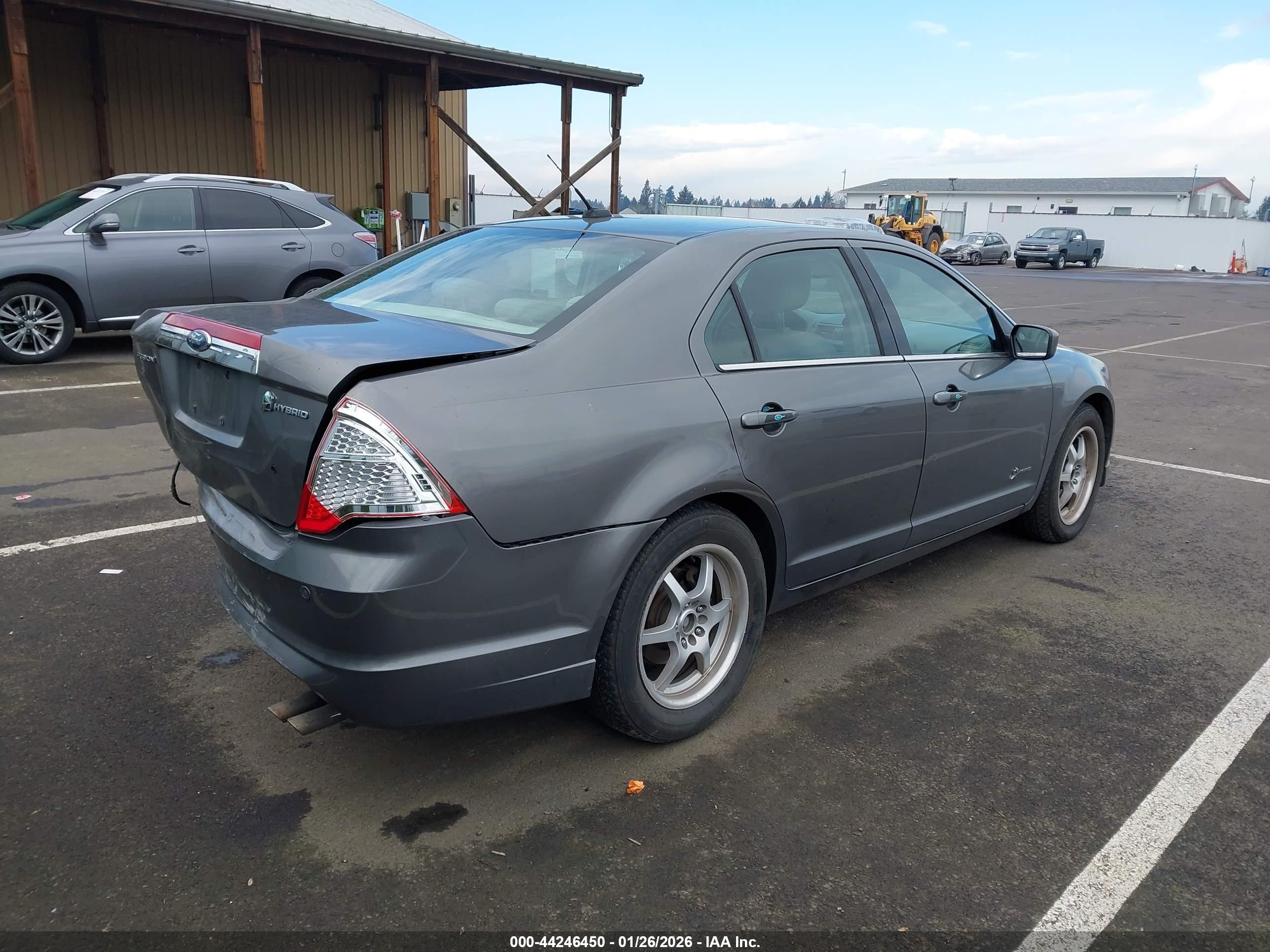 FORD FUSION image 4