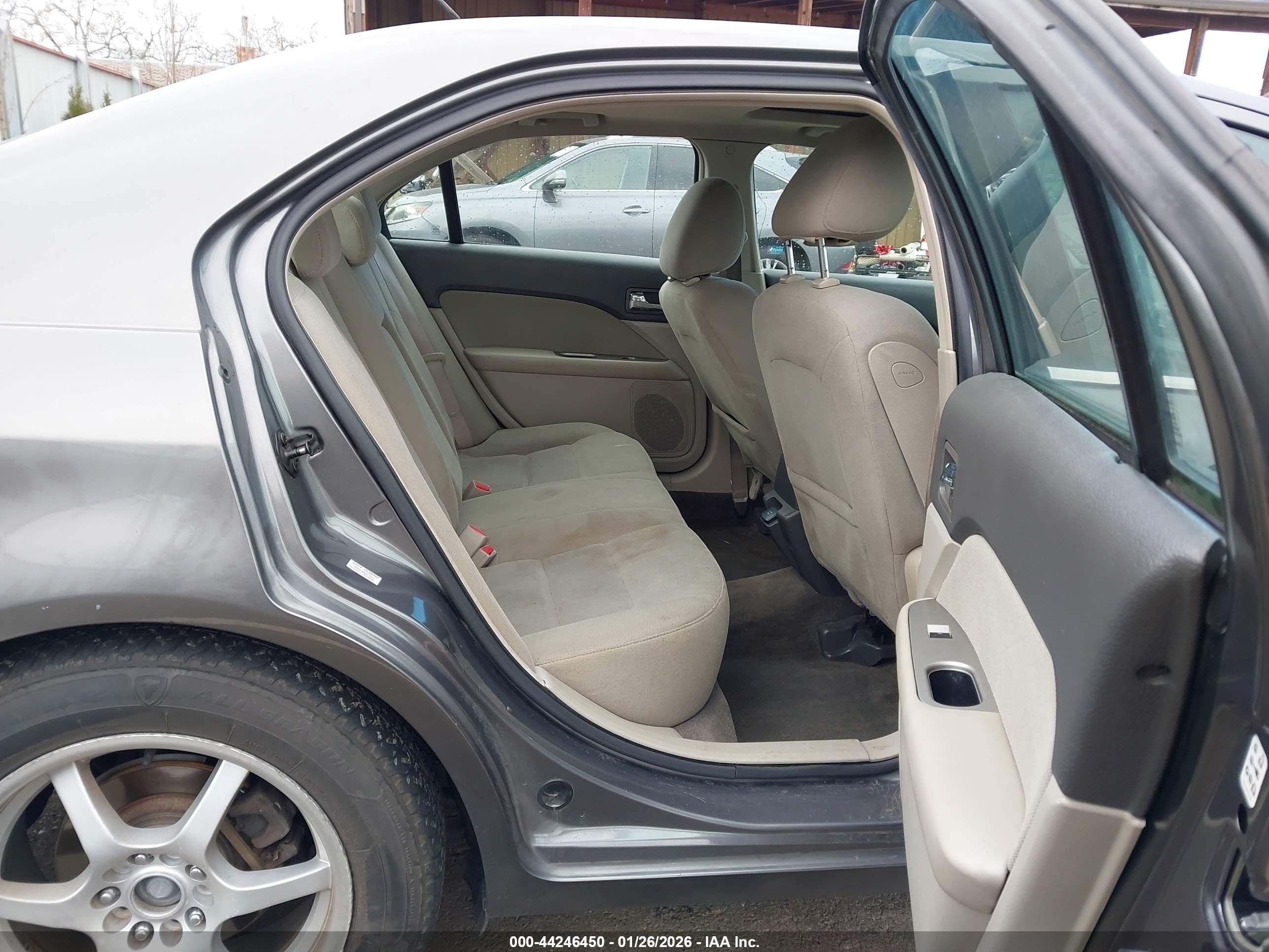 FORD FUSION image 8