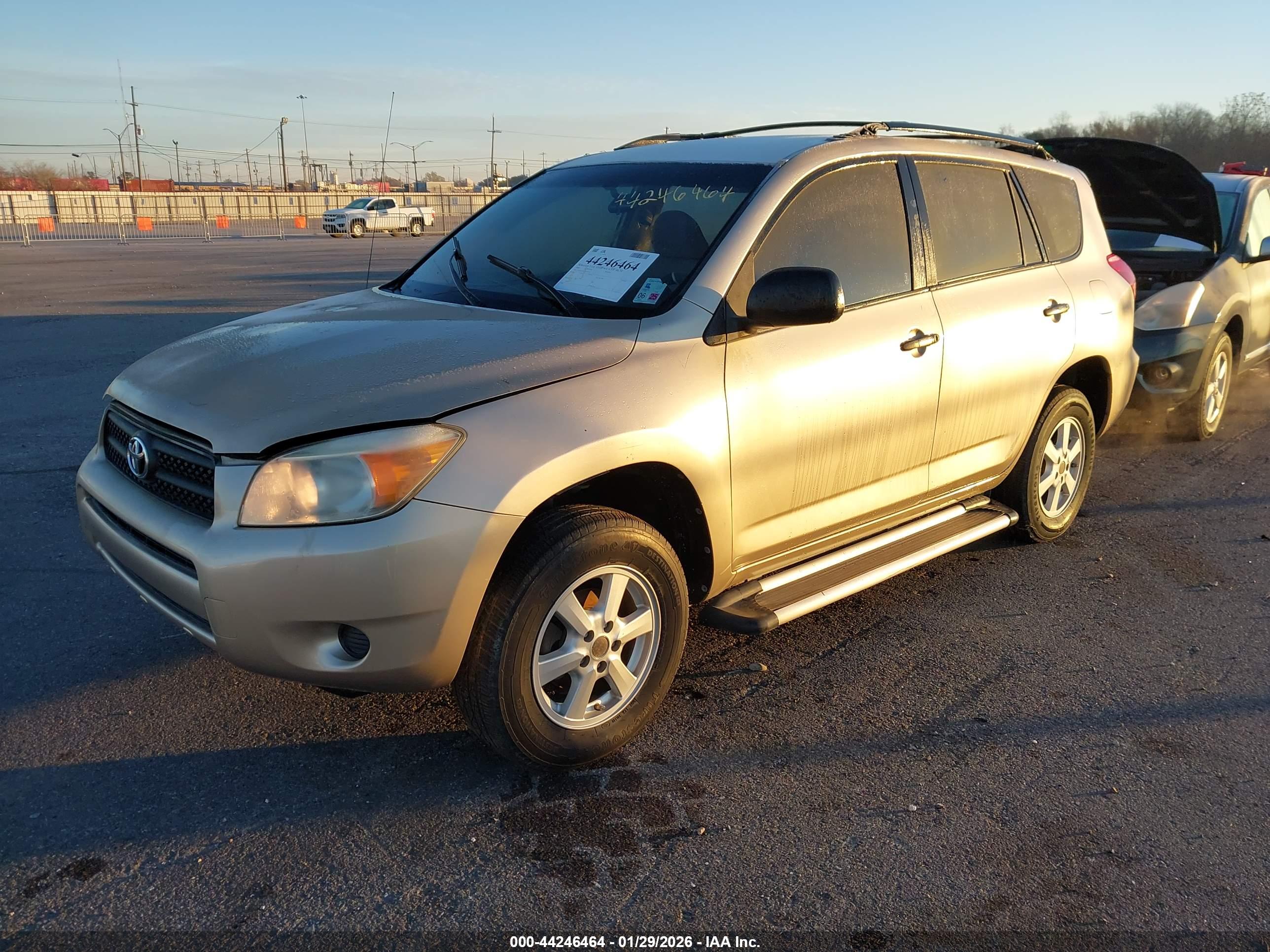 TOYOTA RAV4 image 2