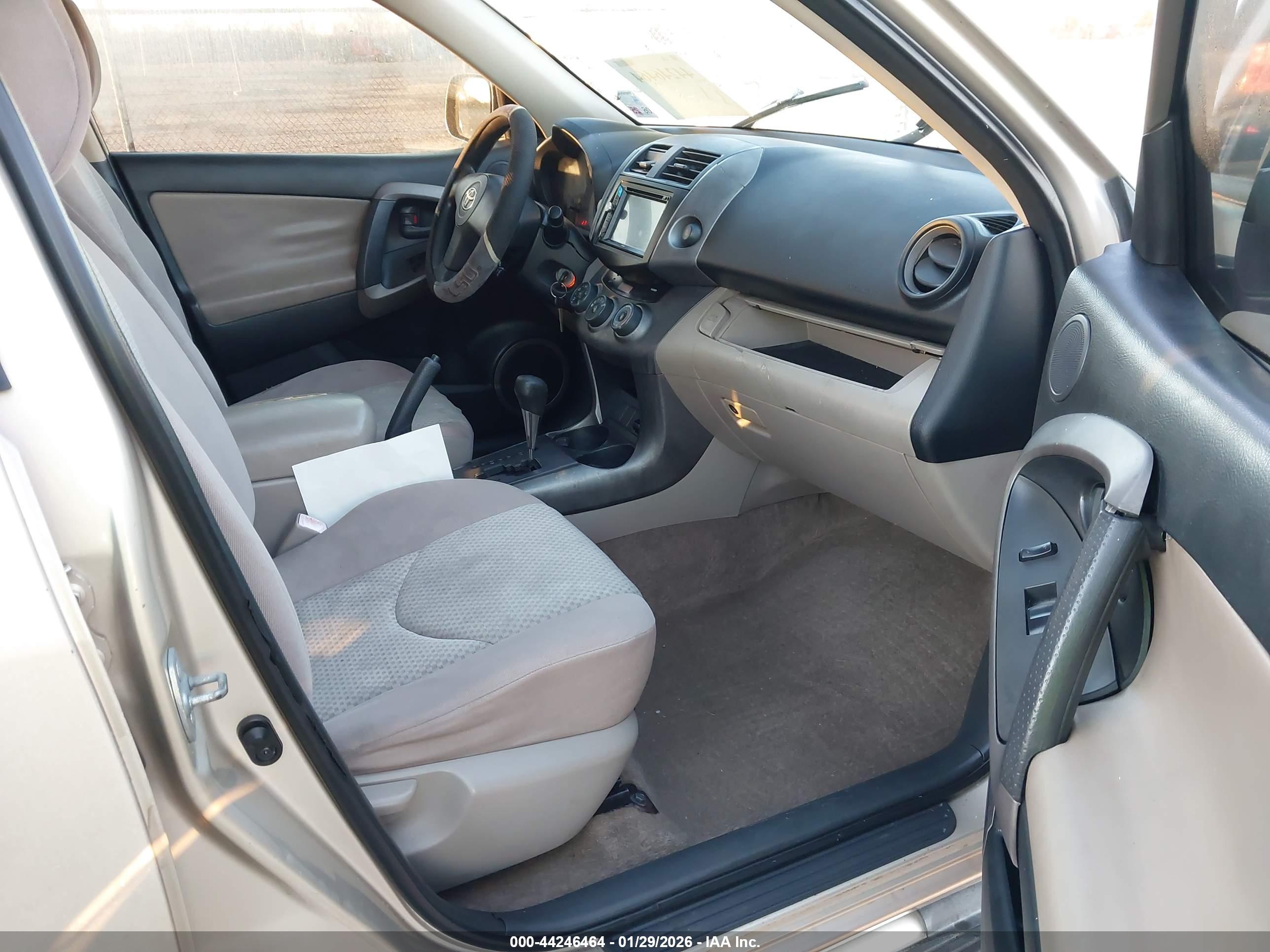 TOYOTA RAV4 image 5