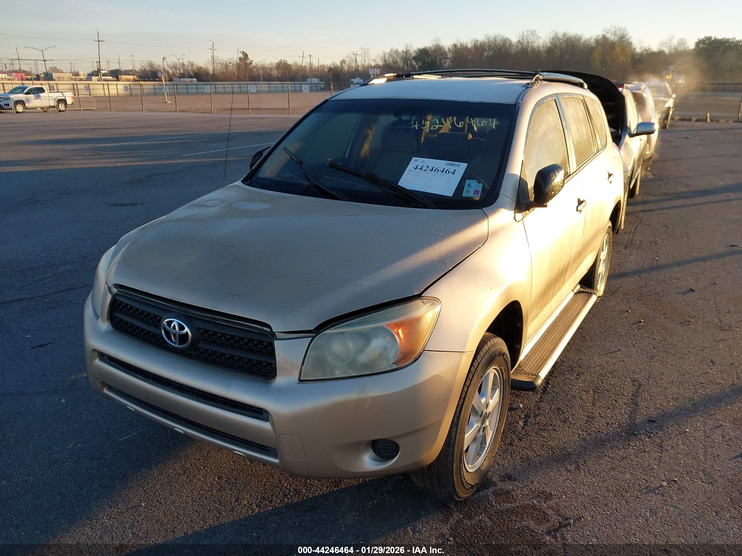 TOYOTA RAV4 image 6