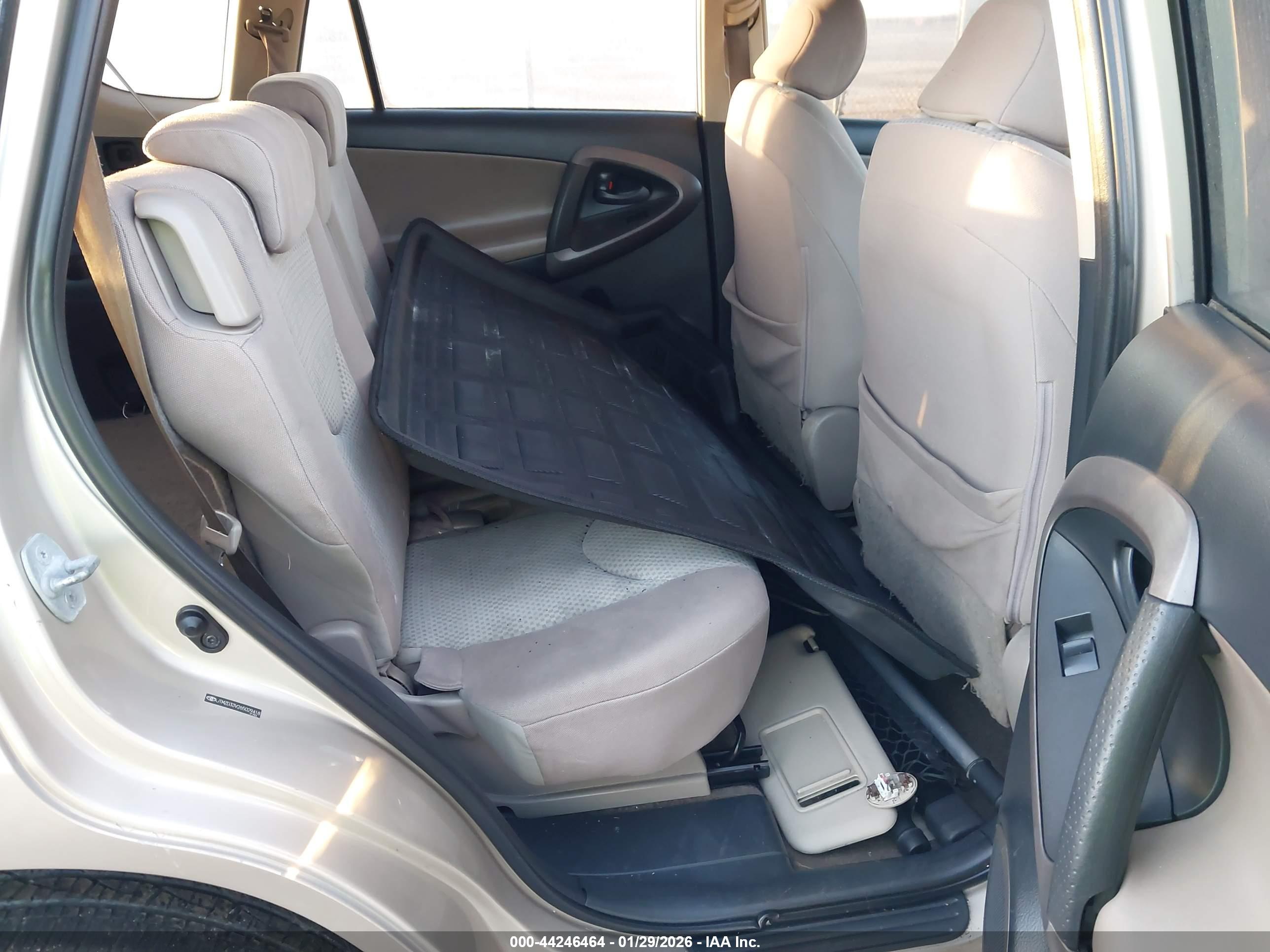 TOYOTA RAV4 image 8