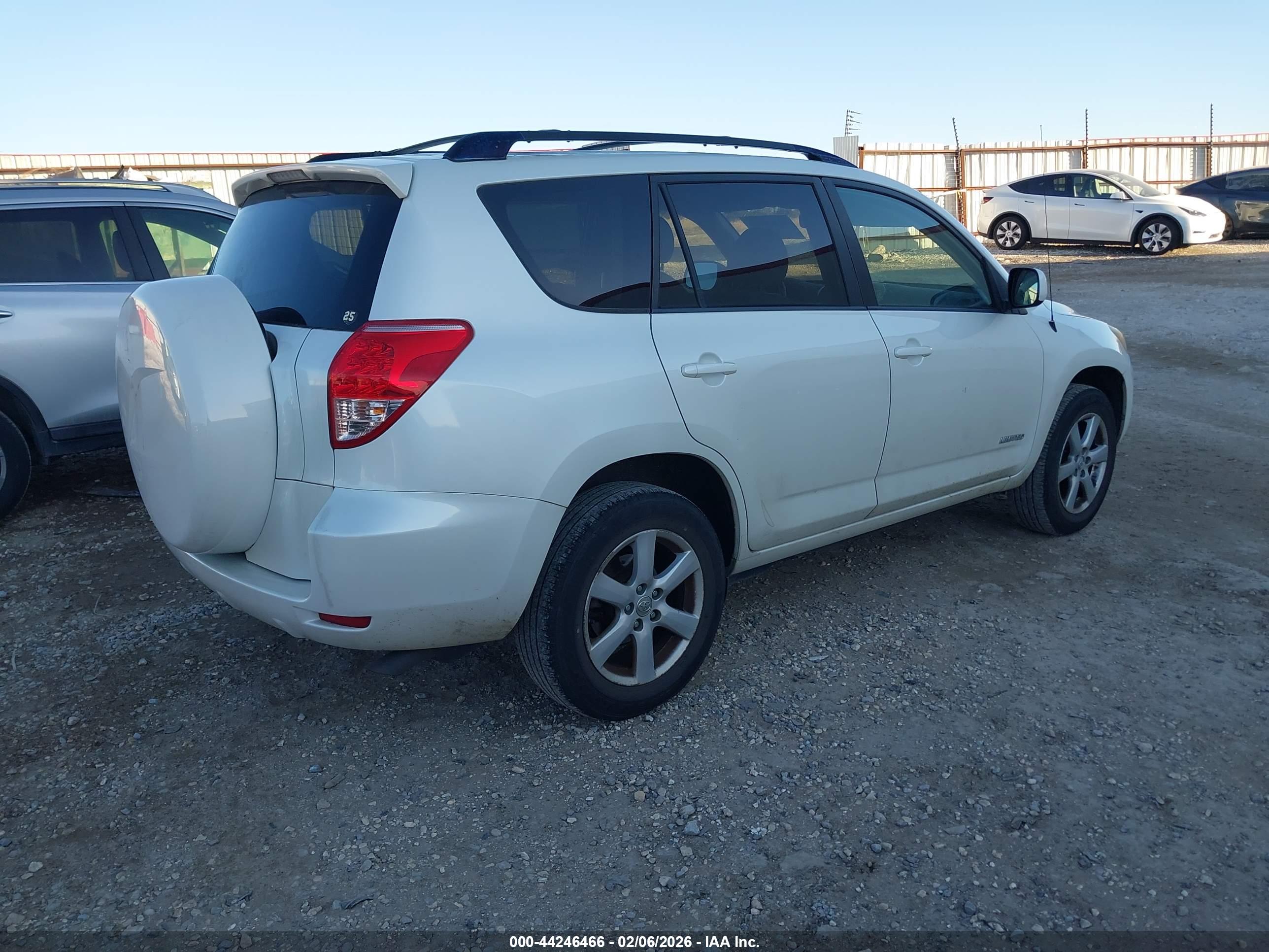 TOYOTA RAV4 image 4