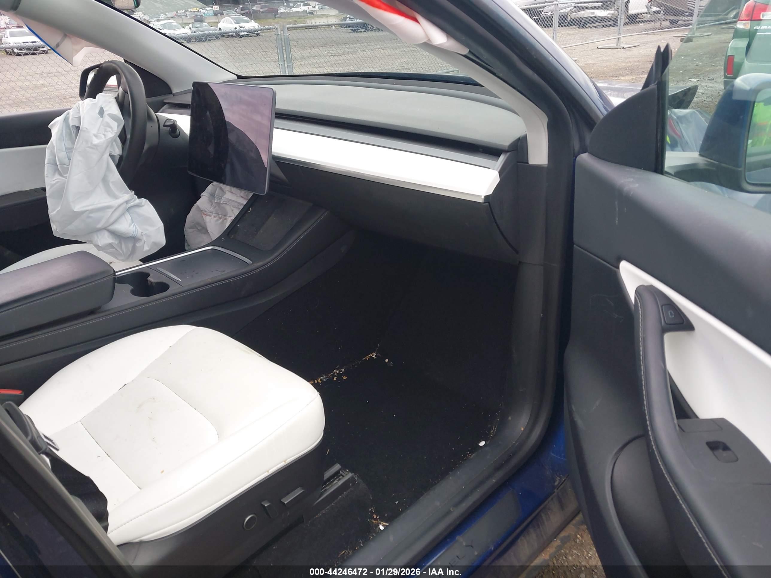 TESLA MODEL image 5