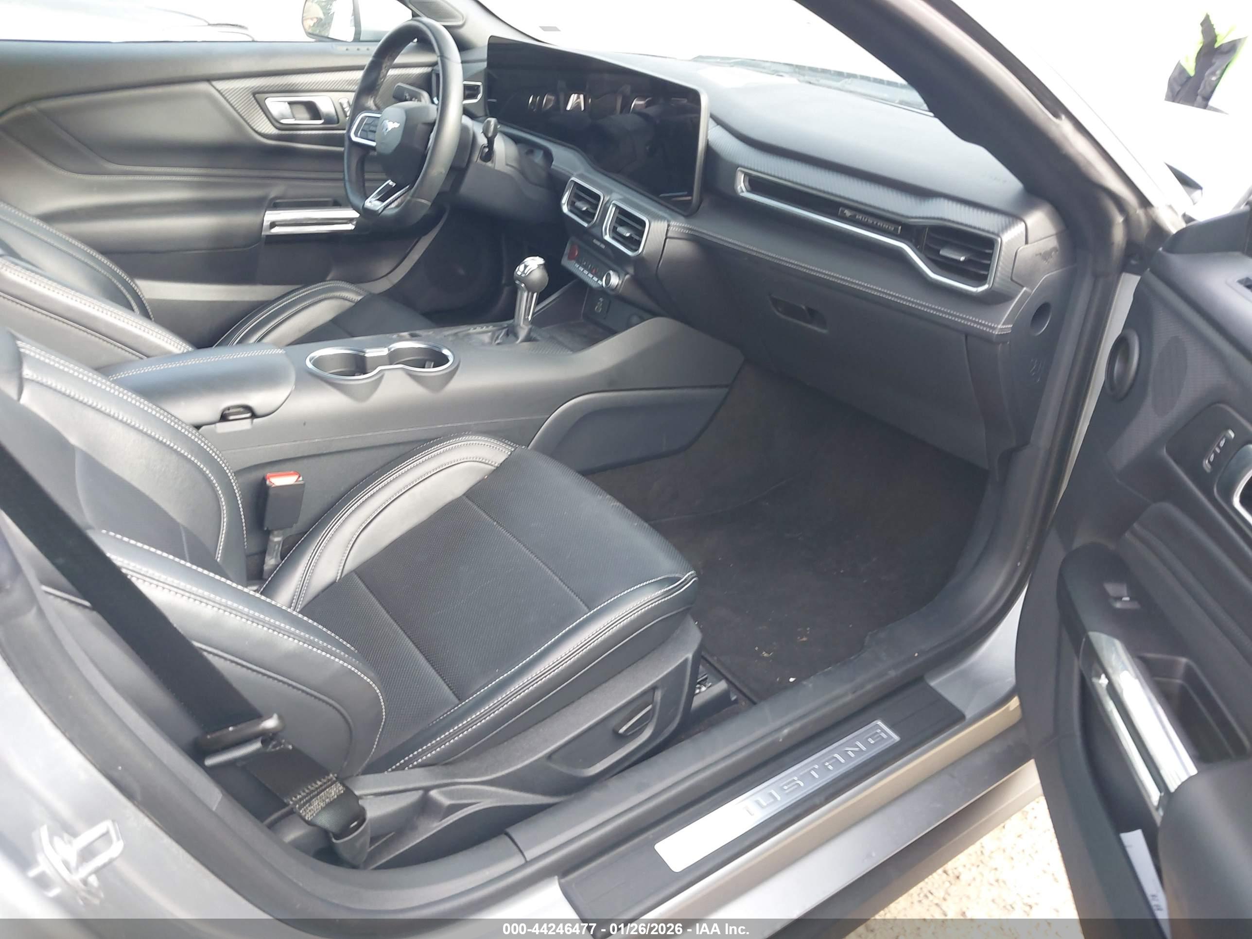 FORD MUSTANG image 5