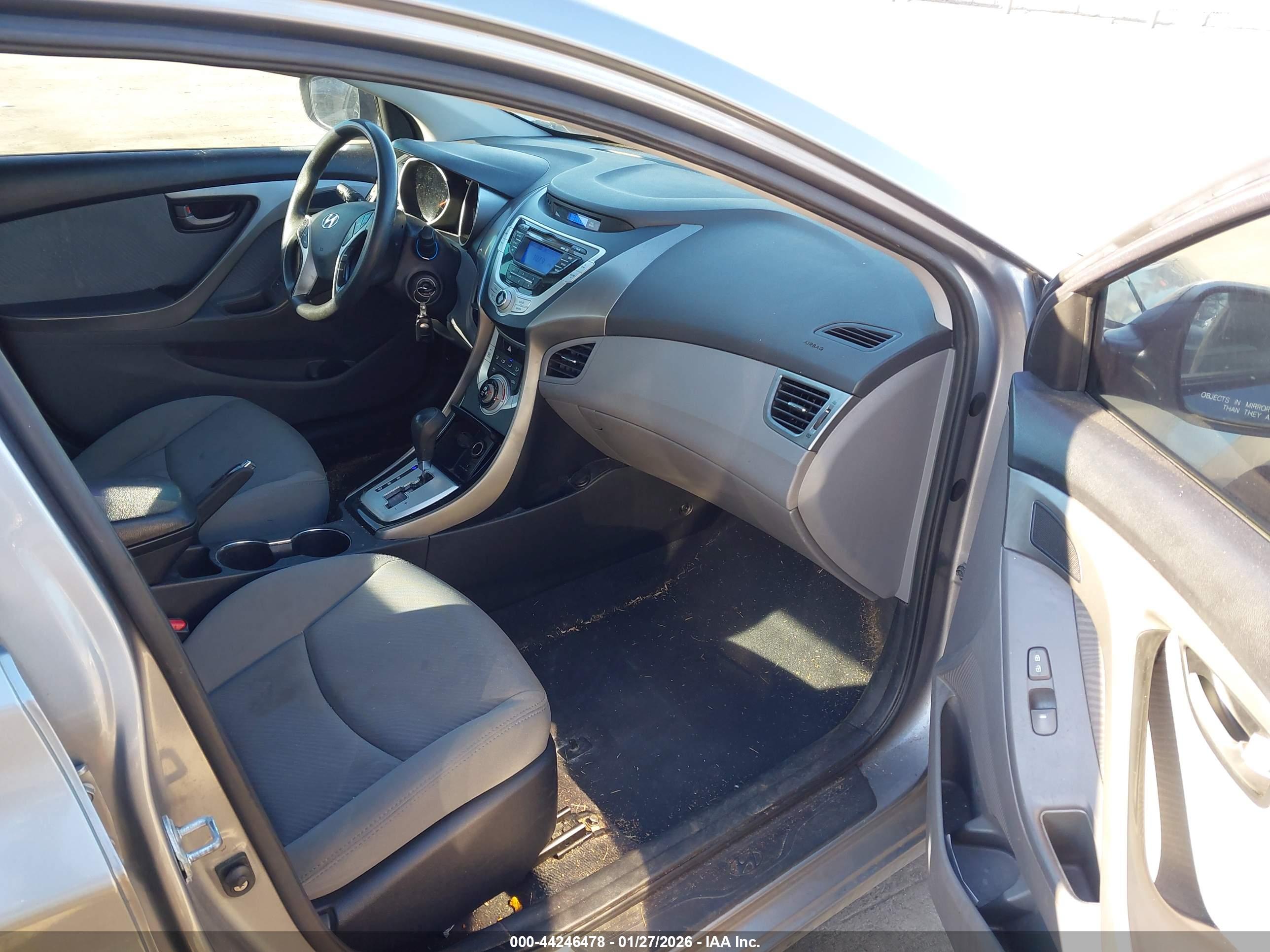 HYUNDAI ELANTRA image 5
