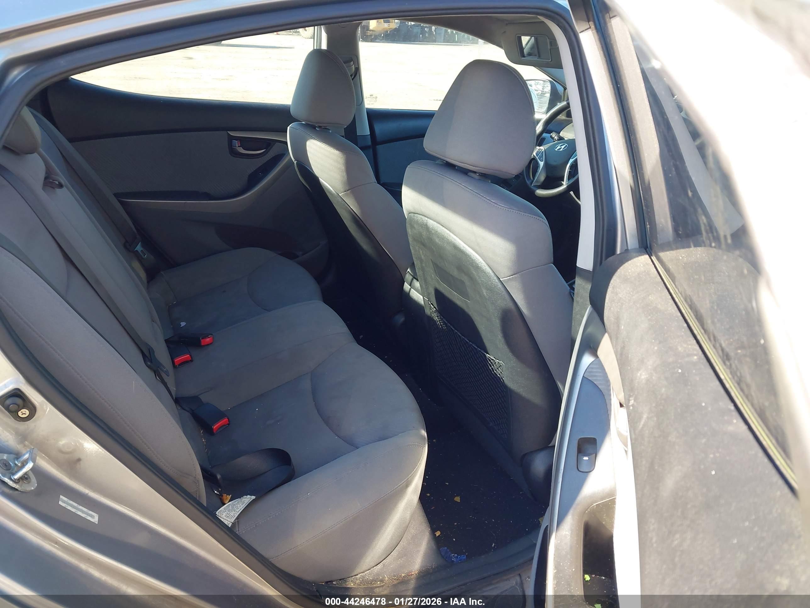 HYUNDAI ELANTRA image 8