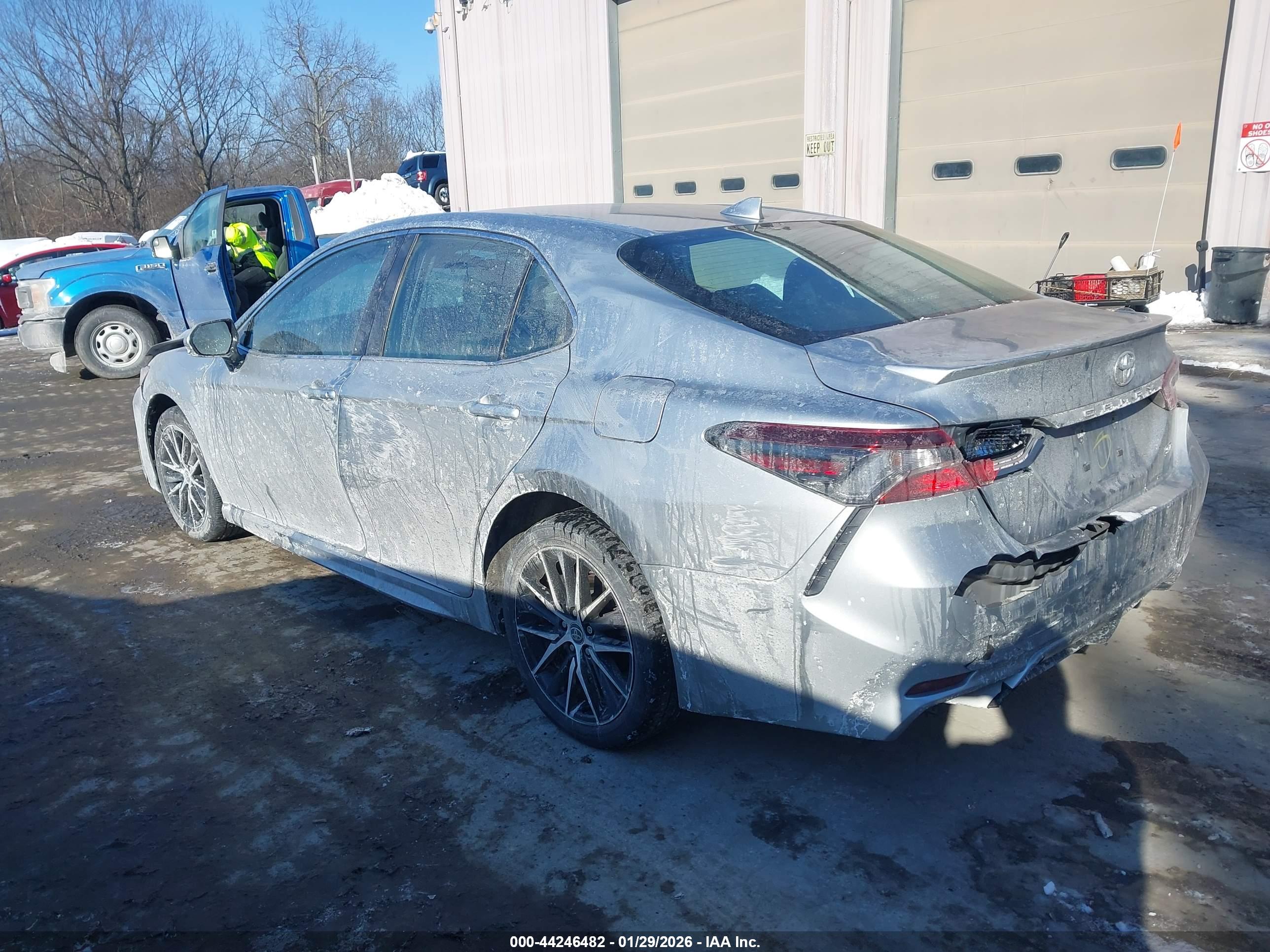 TOYOTA CAMRY image 3
