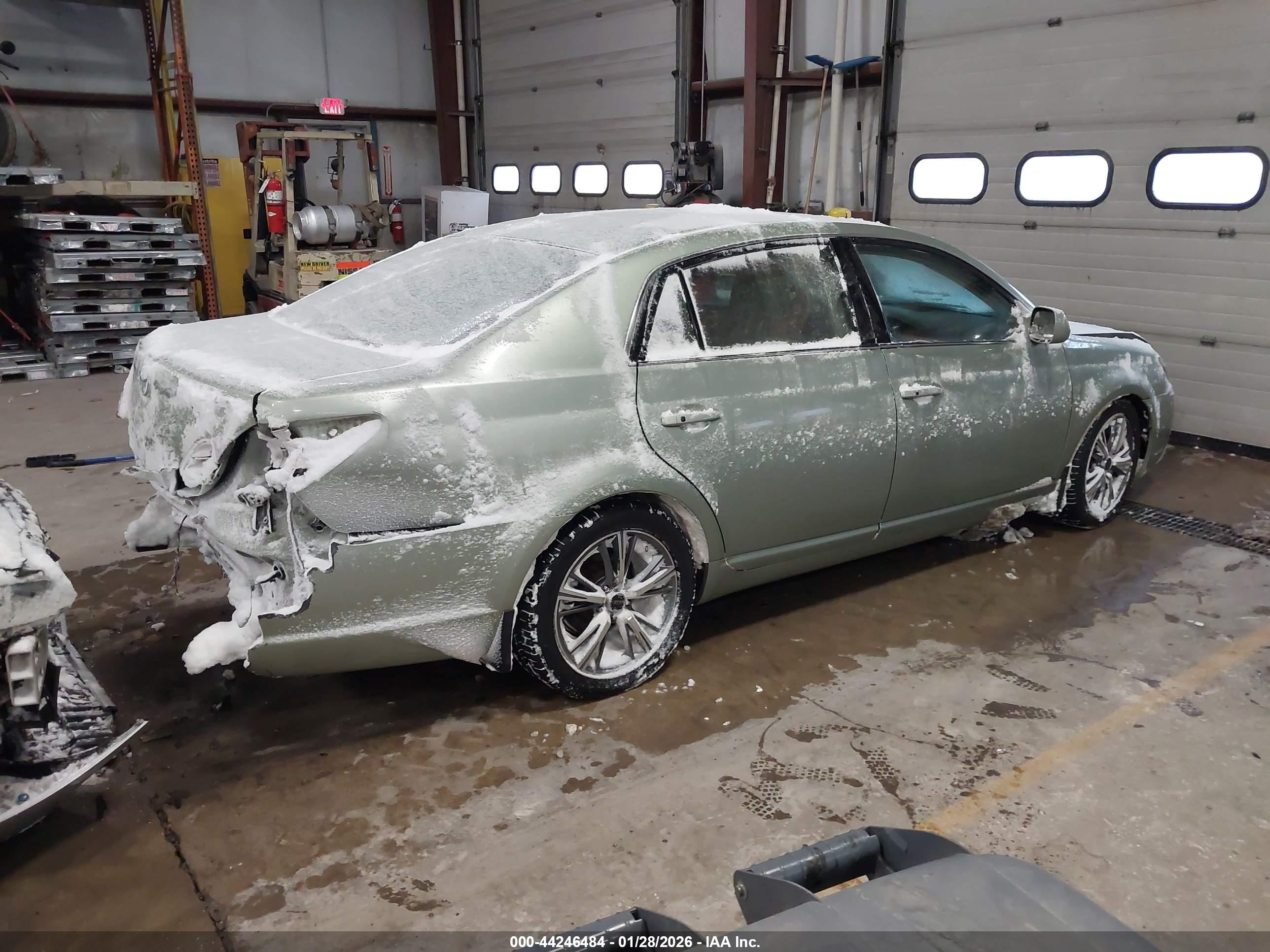 TOYOTA AVALON image 4