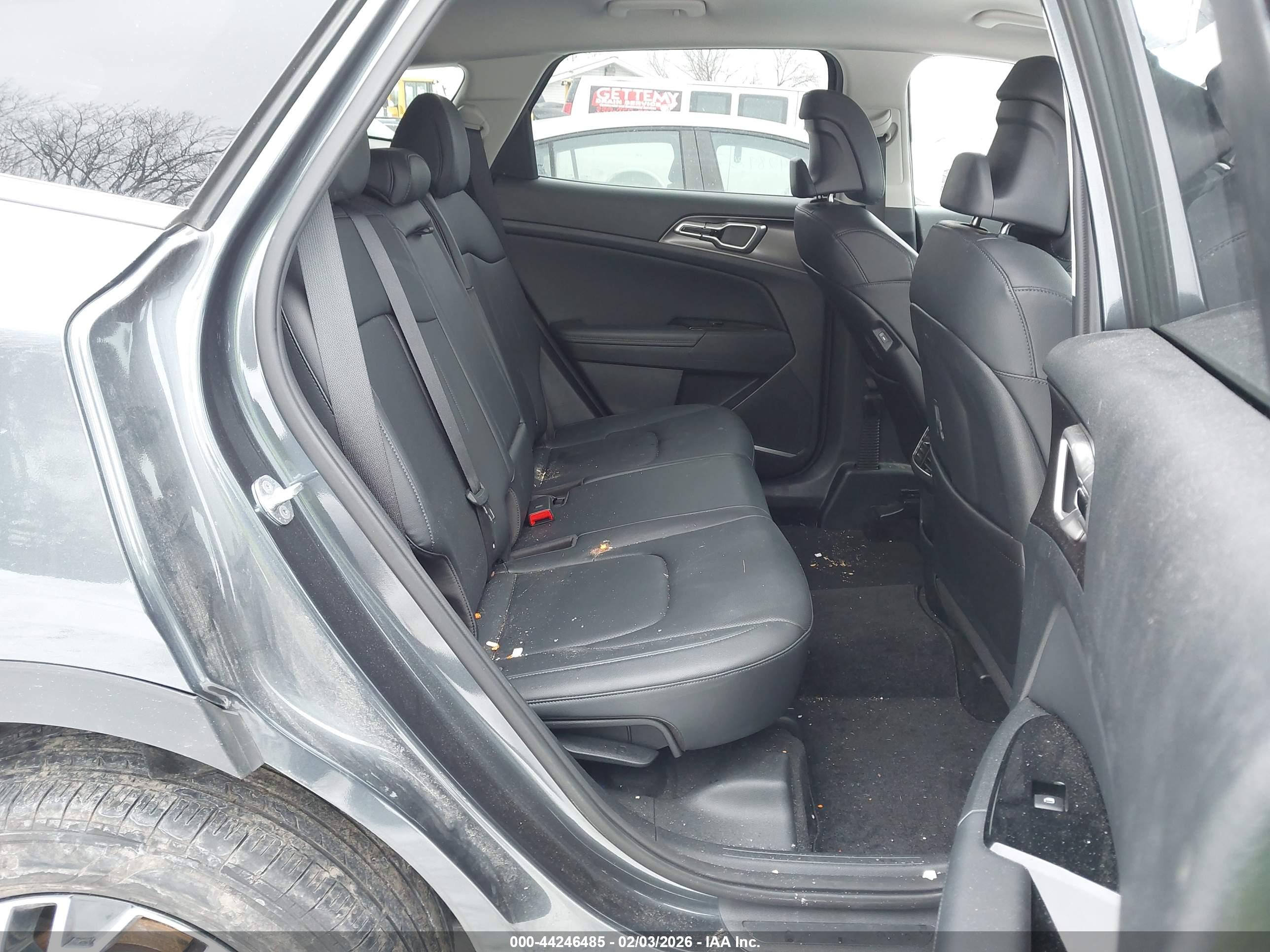 KIA SPORTAGE image 8