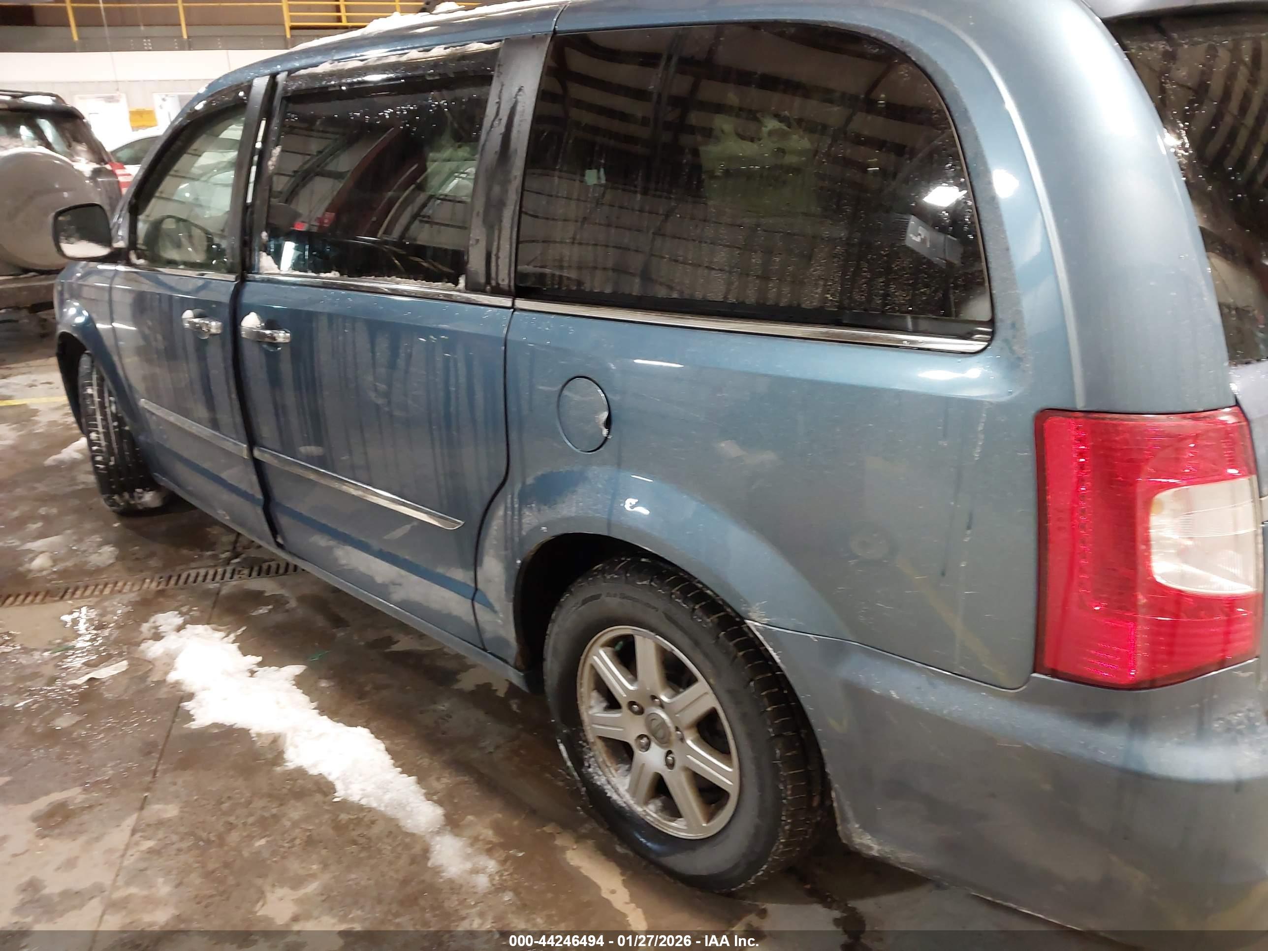 CHRYSLER TOWN image 3