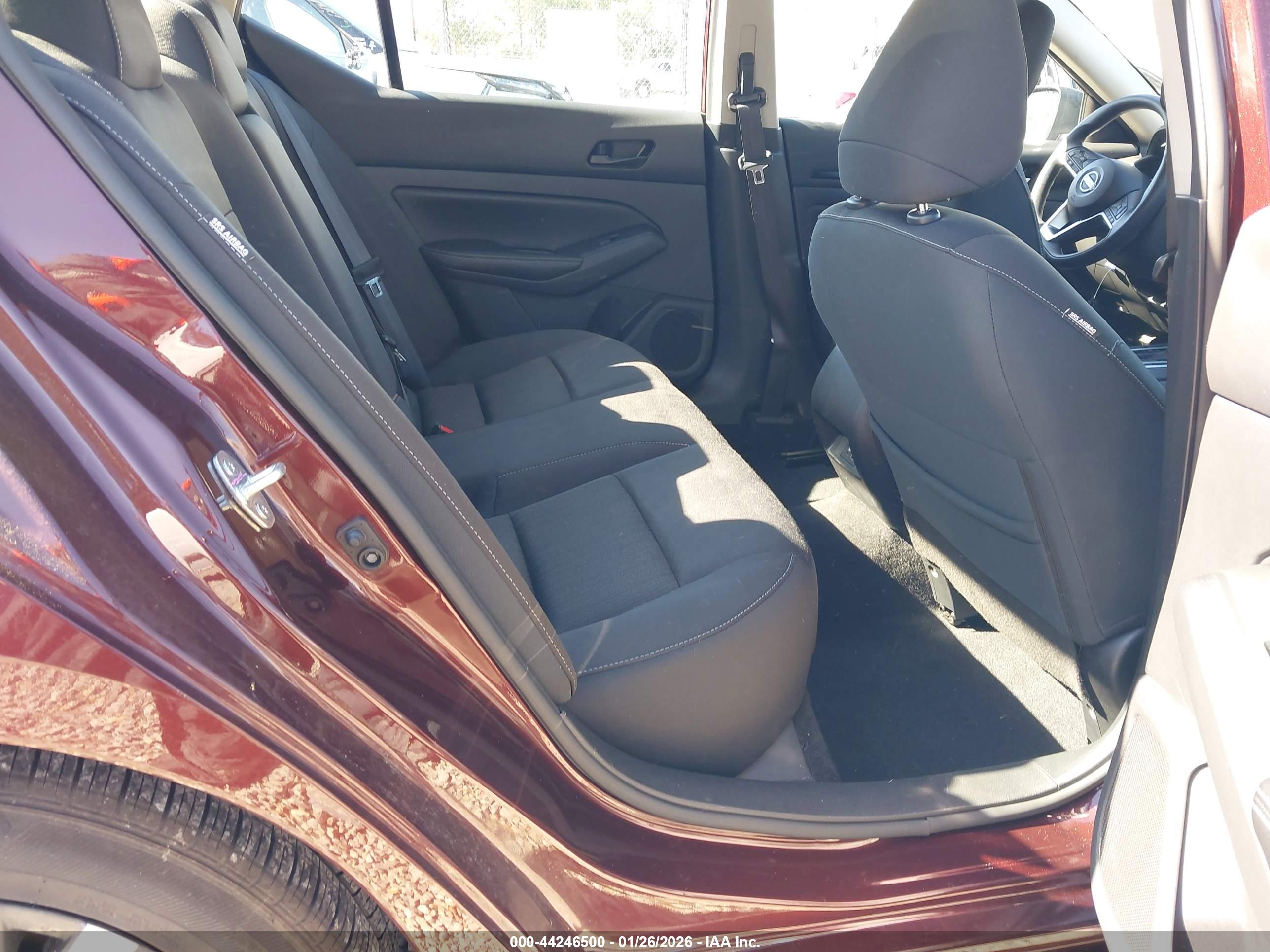 NISSAN ALTIMA image 8