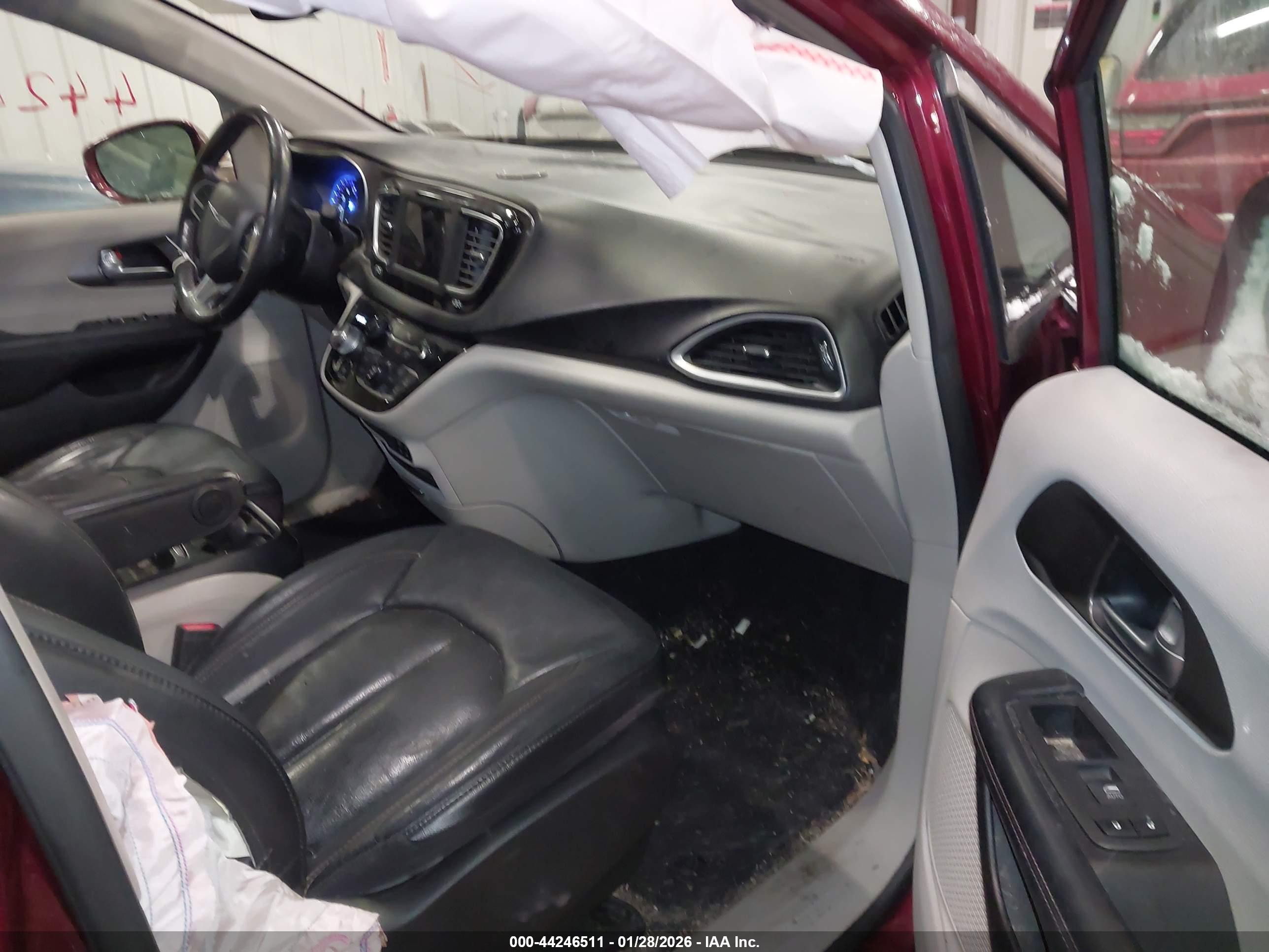 CHRYSLER PACIFICA image 5