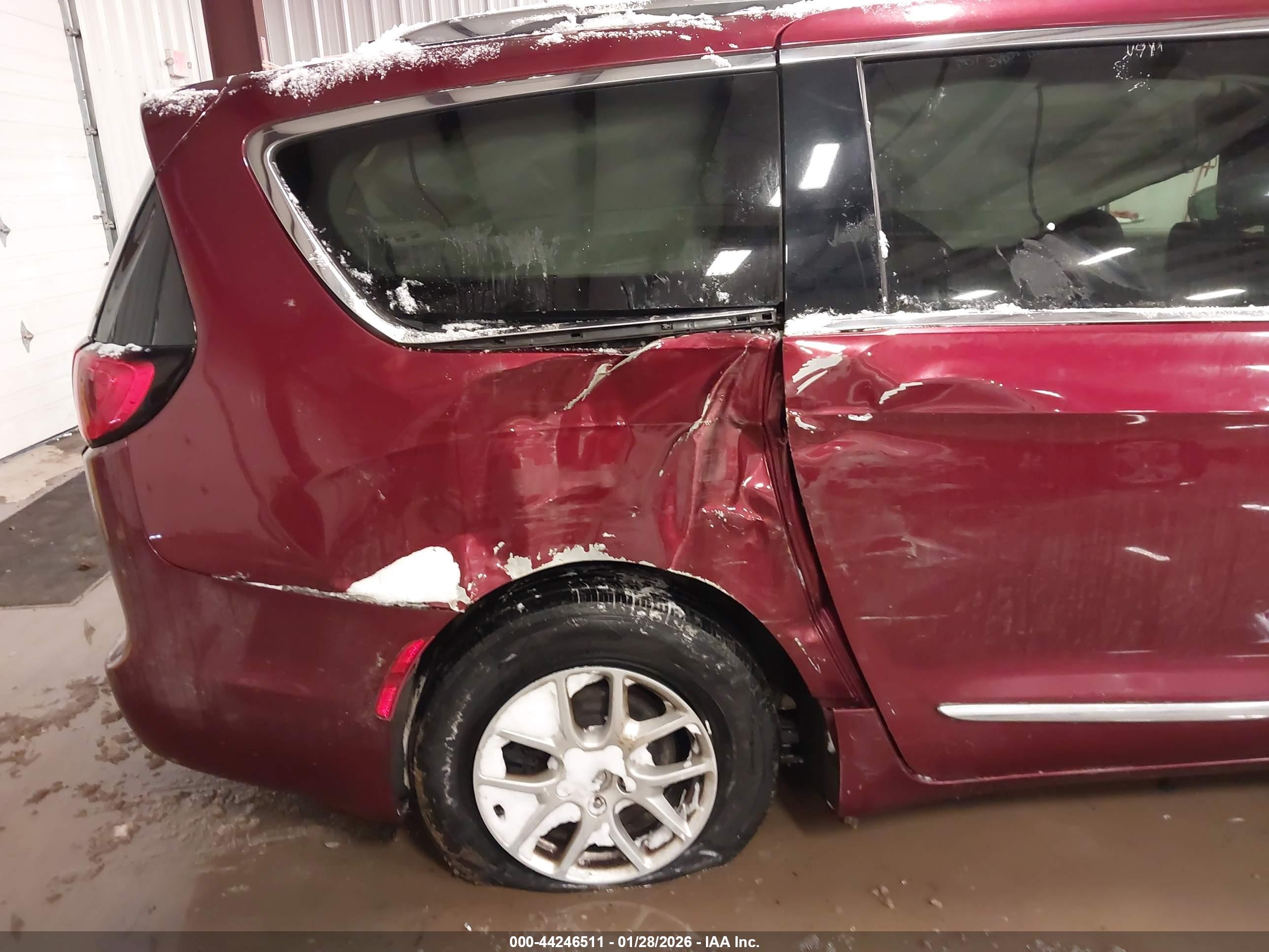 CHRYSLER PACIFICA image 6
