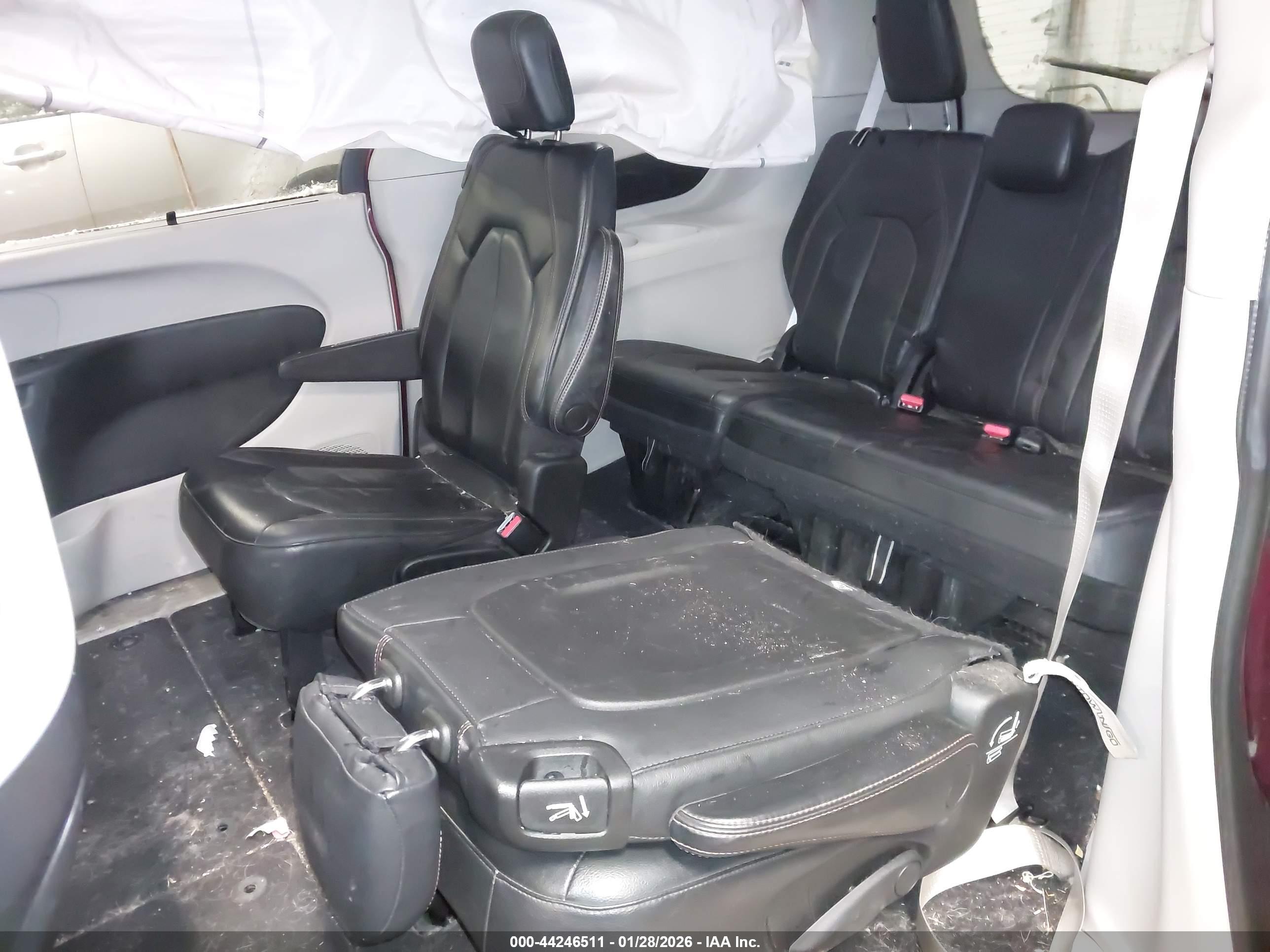 CHRYSLER PACIFICA image 8