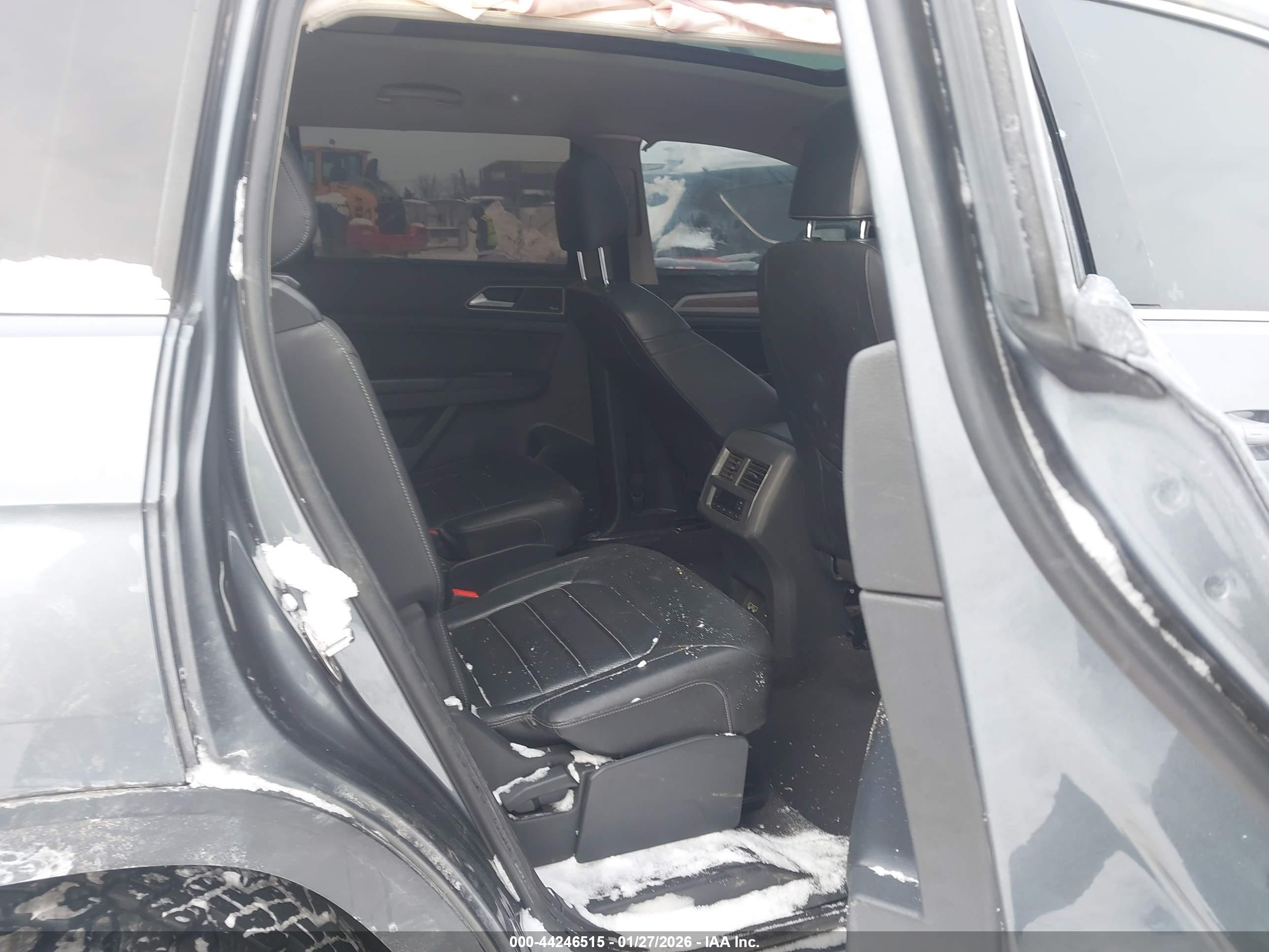 VOLKSWAGEN ATLAS image 8