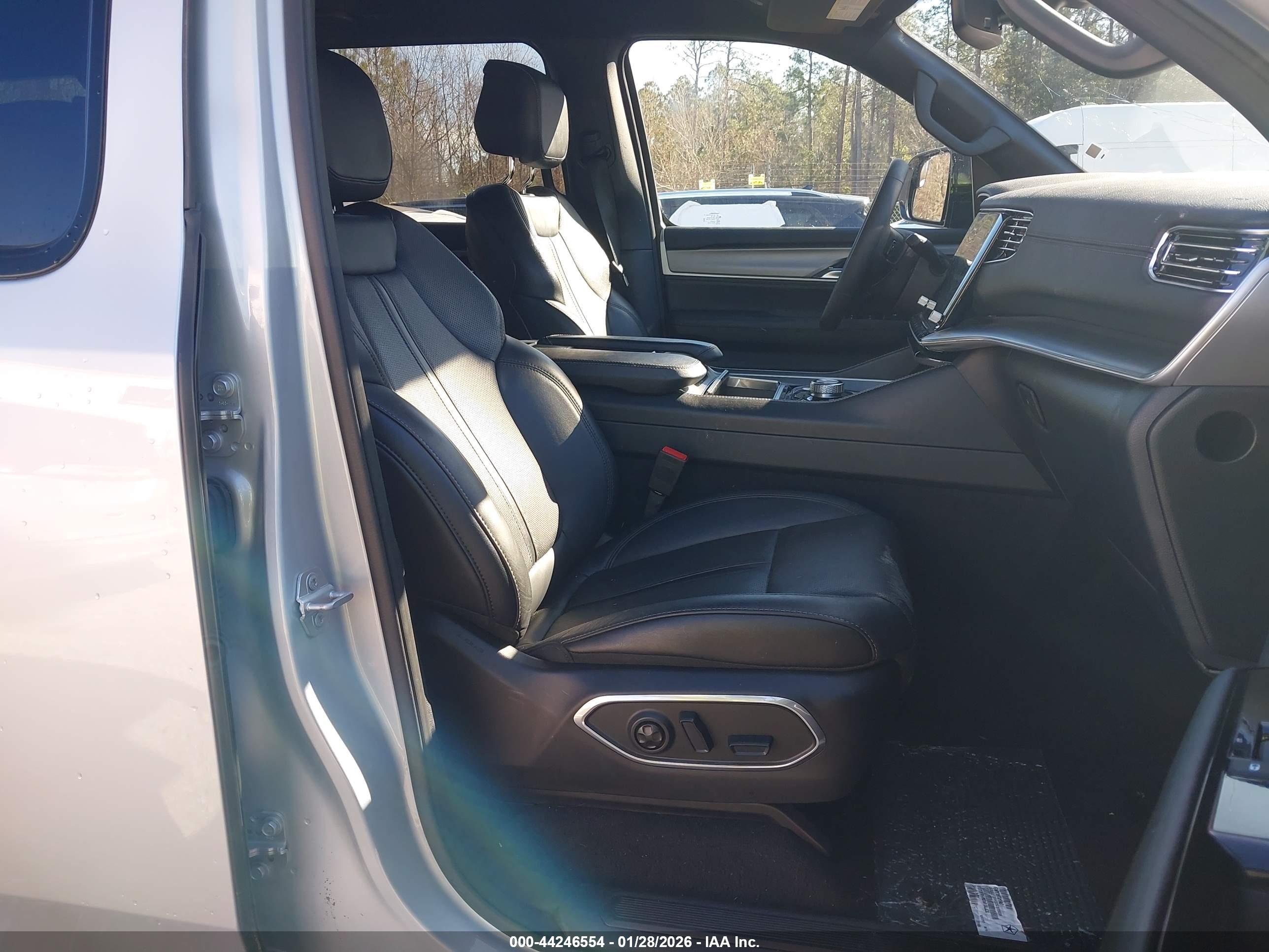 JEEP WAGONEER image 5