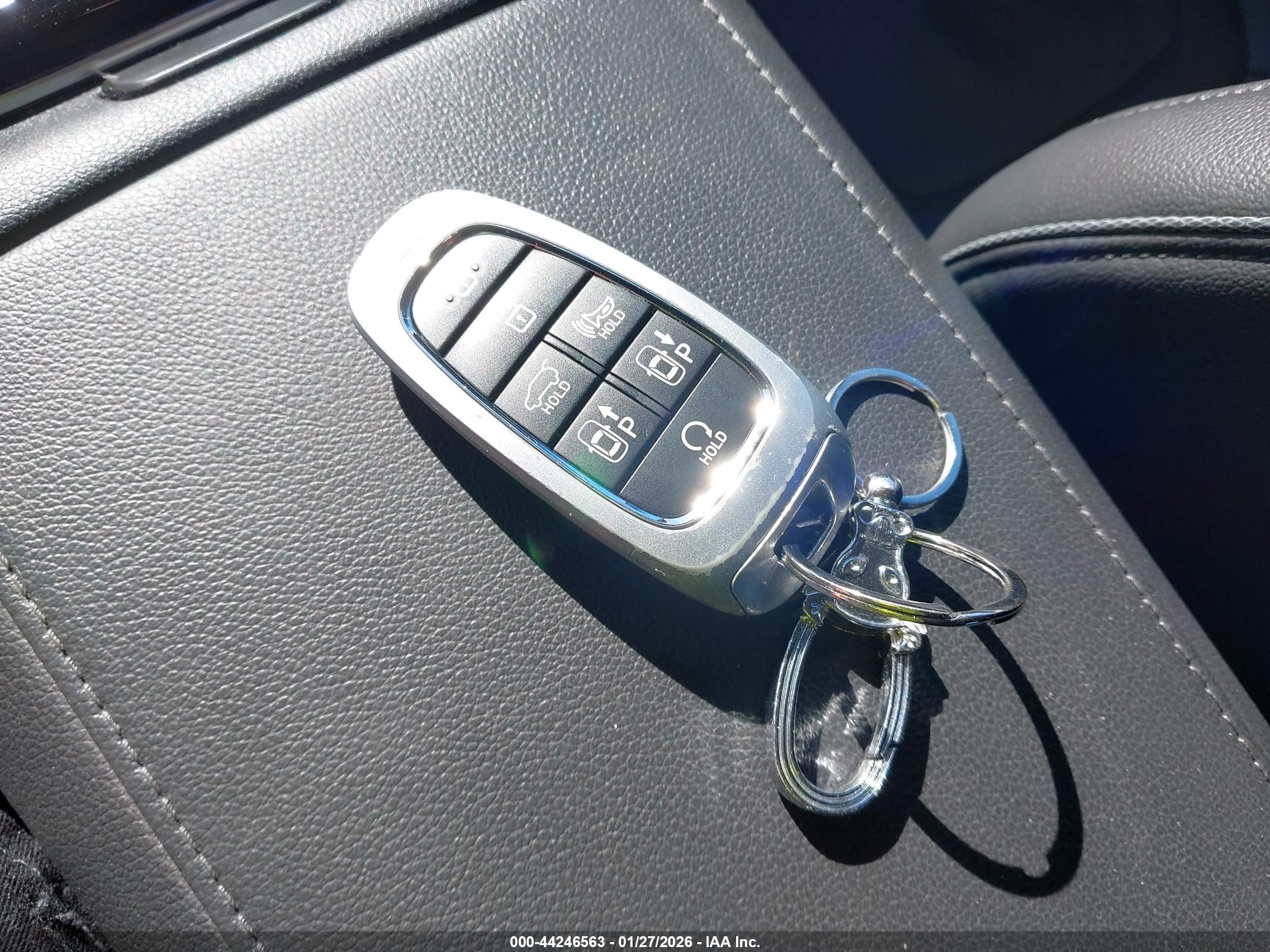 HYUNDAI TUCSON image 11