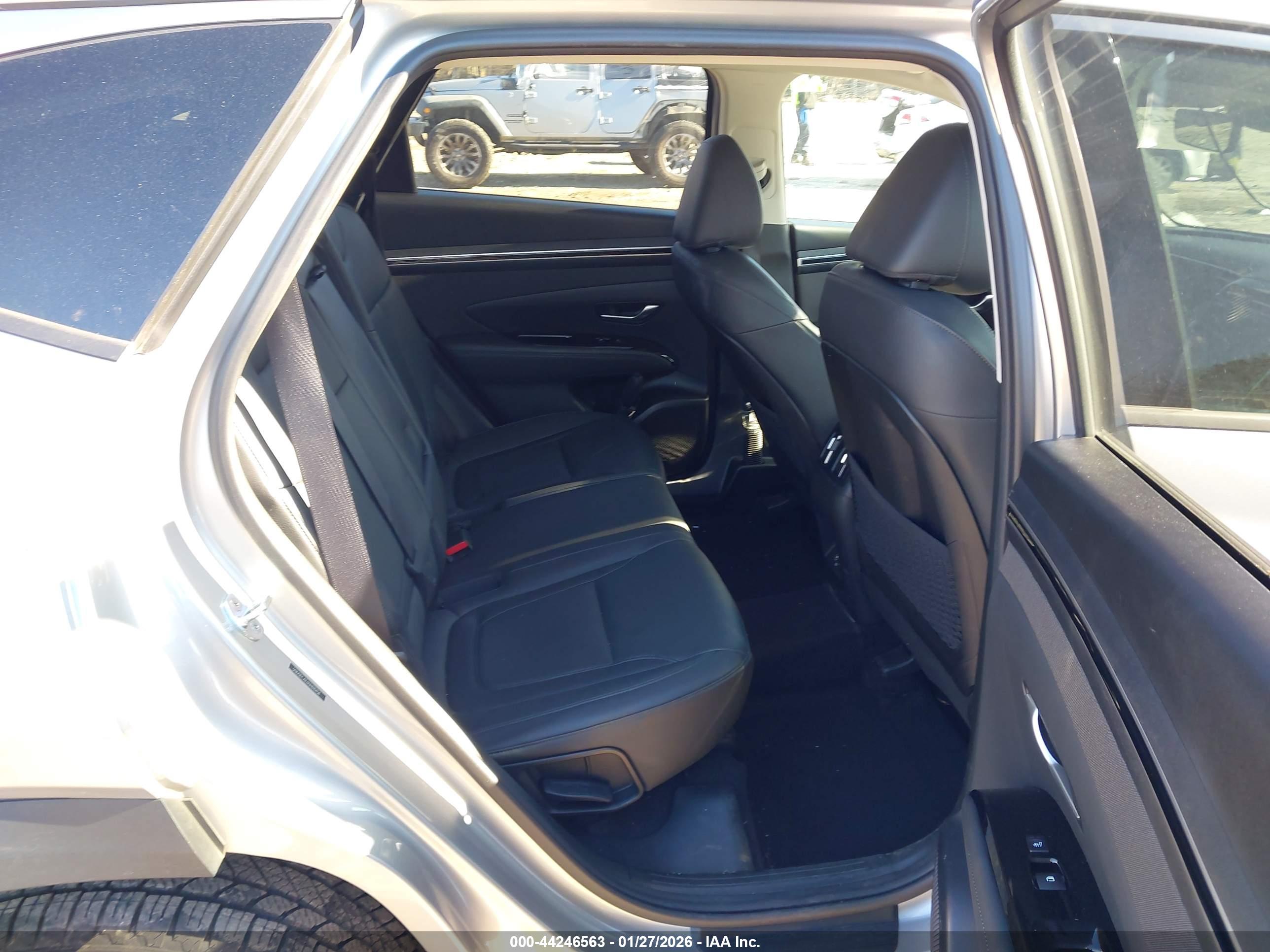 HYUNDAI TUCSON image 8
