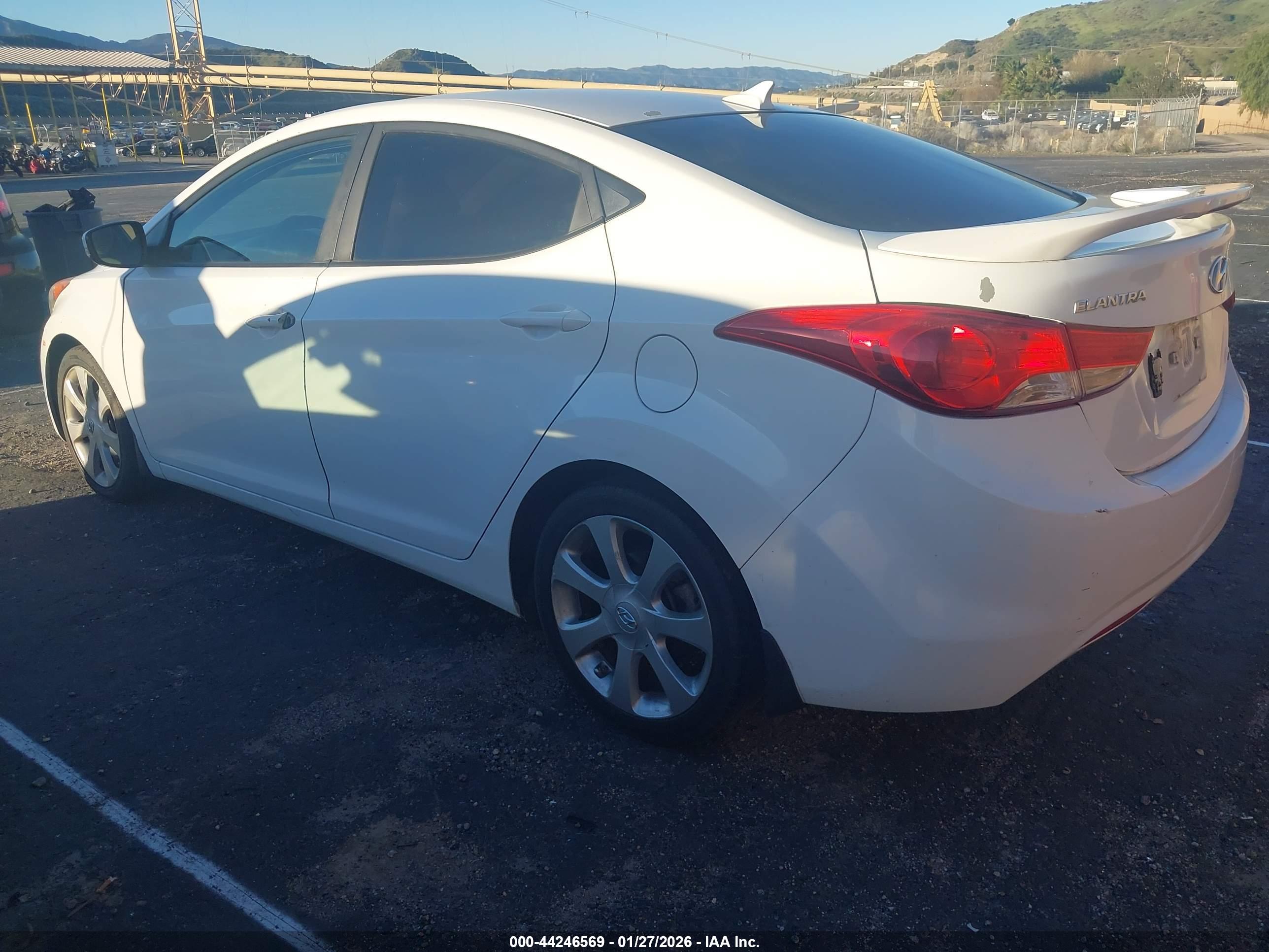 HYUNDAI ELANTRA image 3