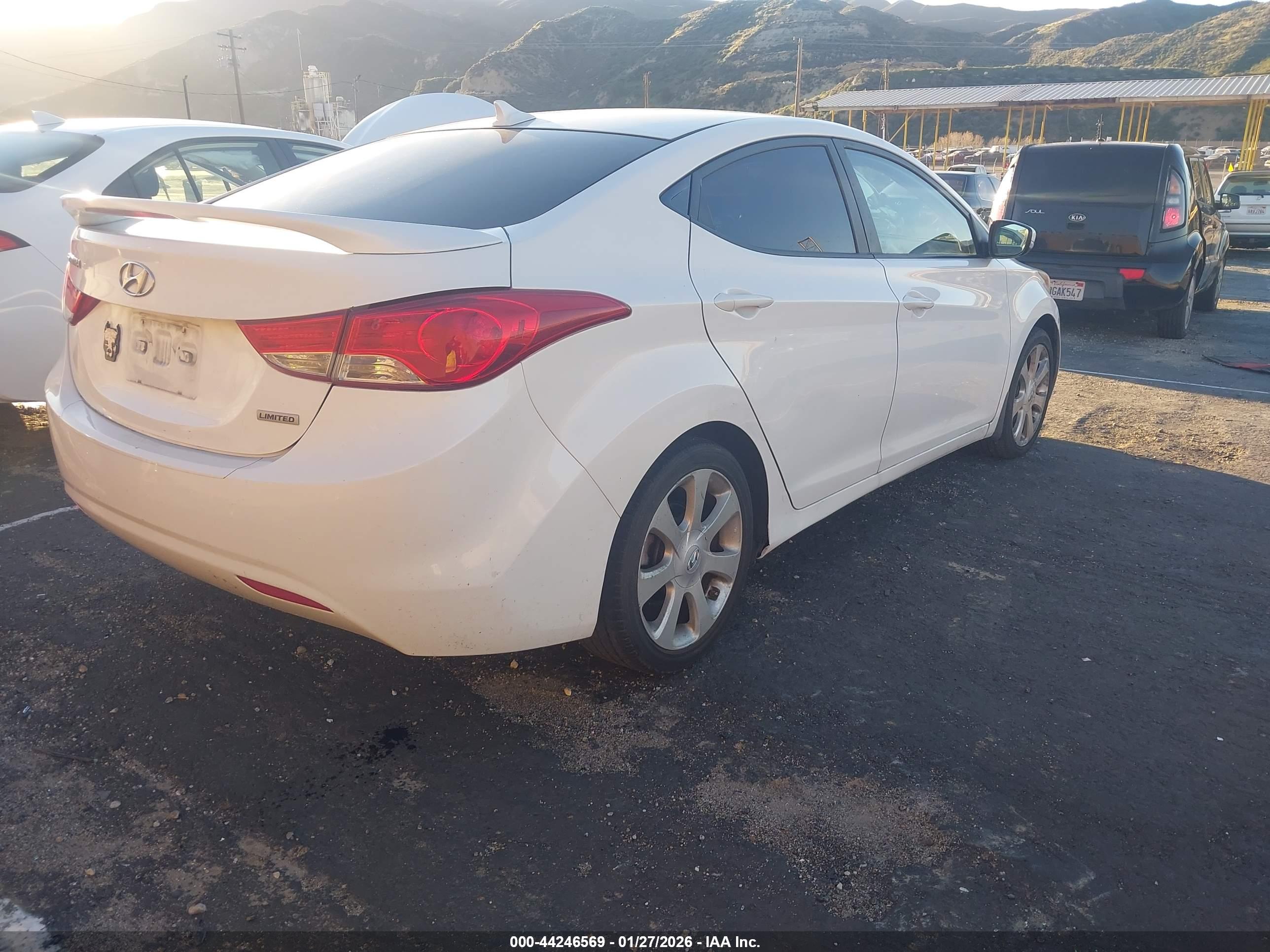 HYUNDAI ELANTRA image 4