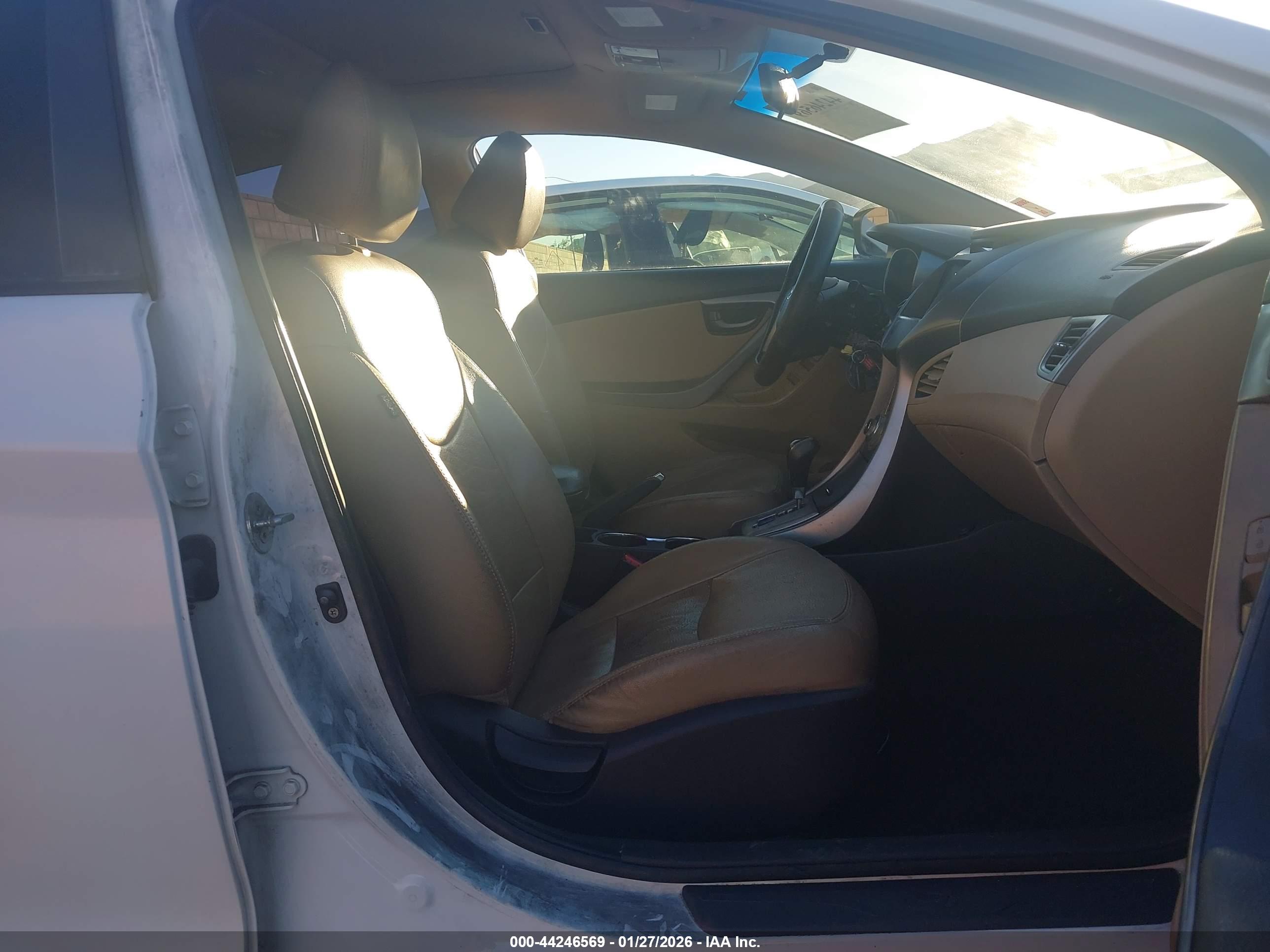 HYUNDAI ELANTRA image 5