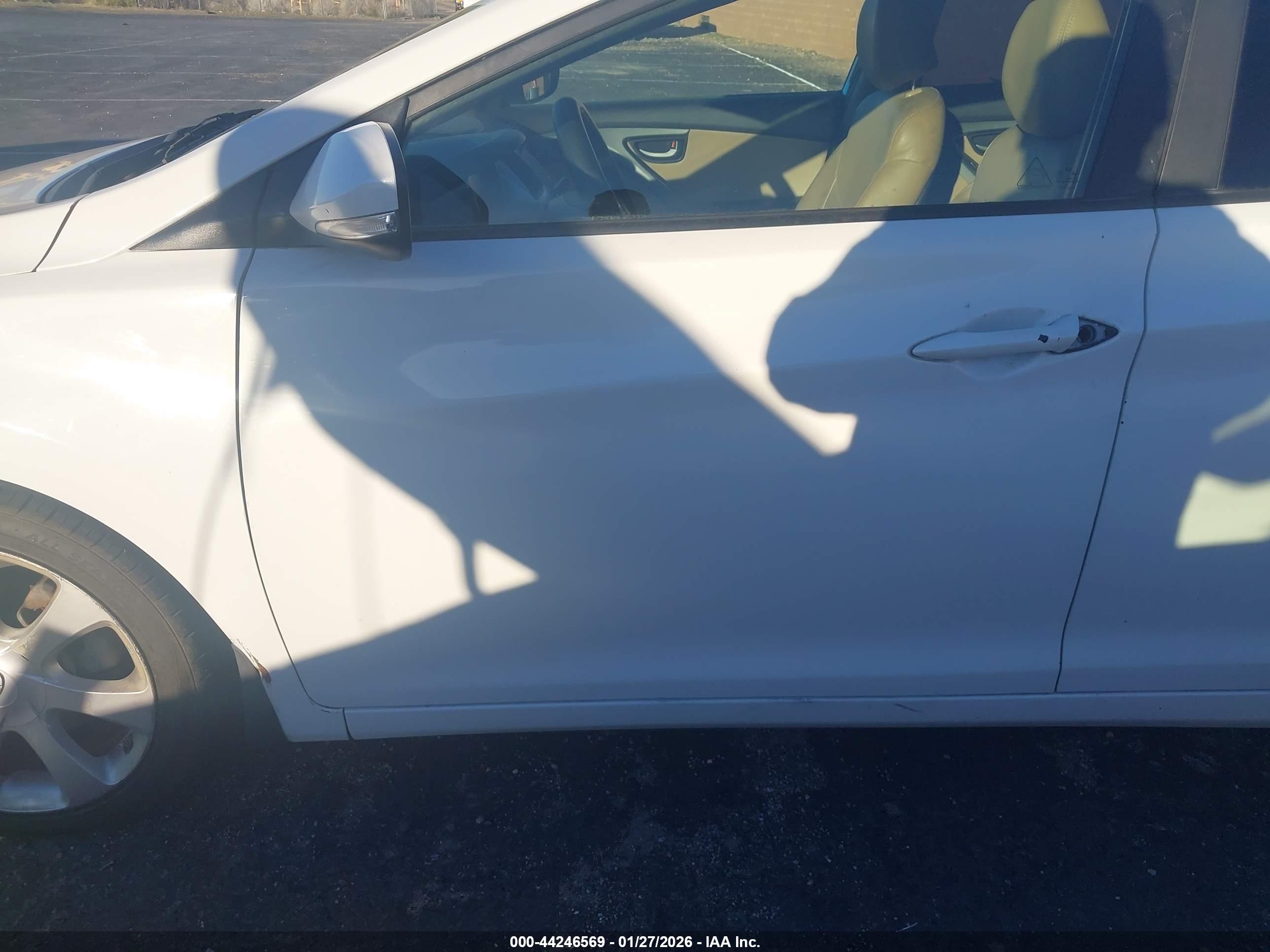 HYUNDAI ELANTRA image 6