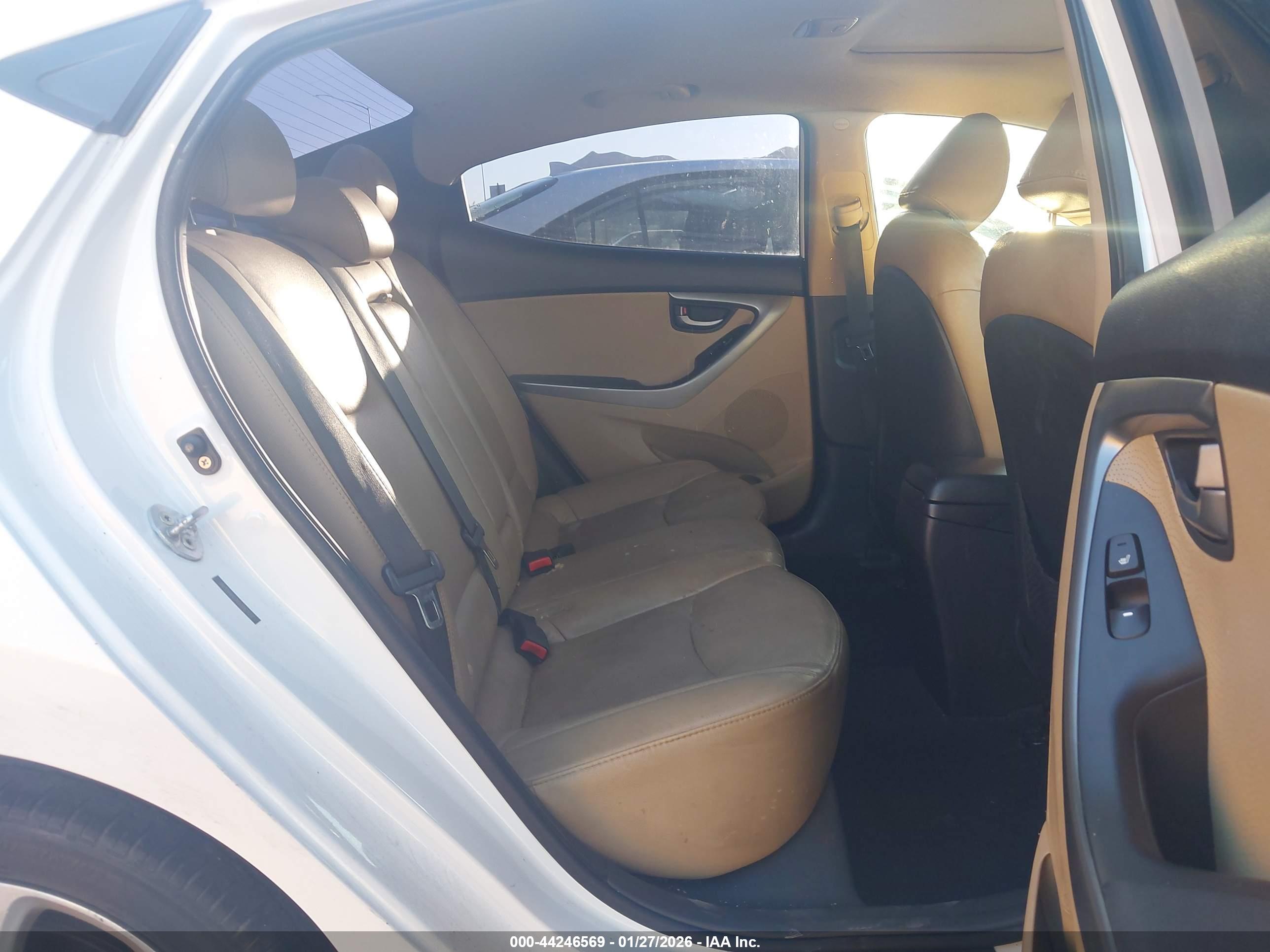HYUNDAI ELANTRA image 8
