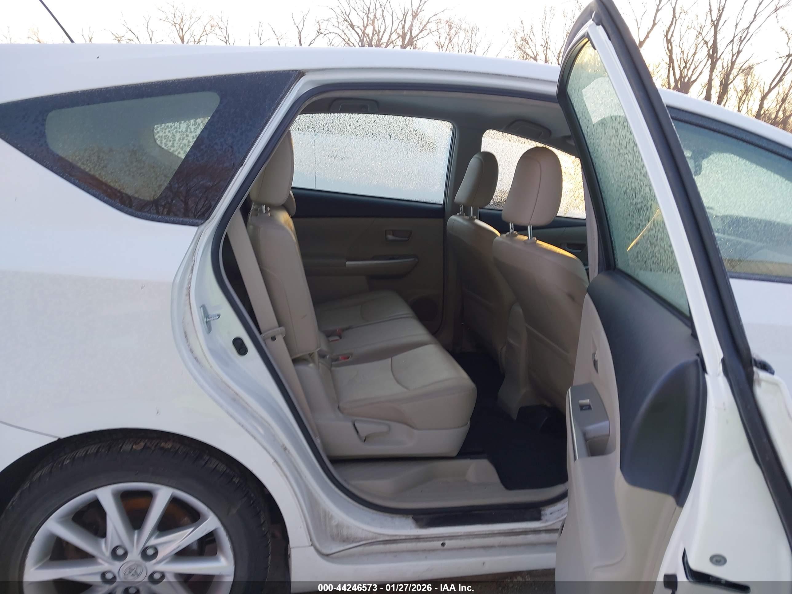 TOYOTA PRIUS image 8