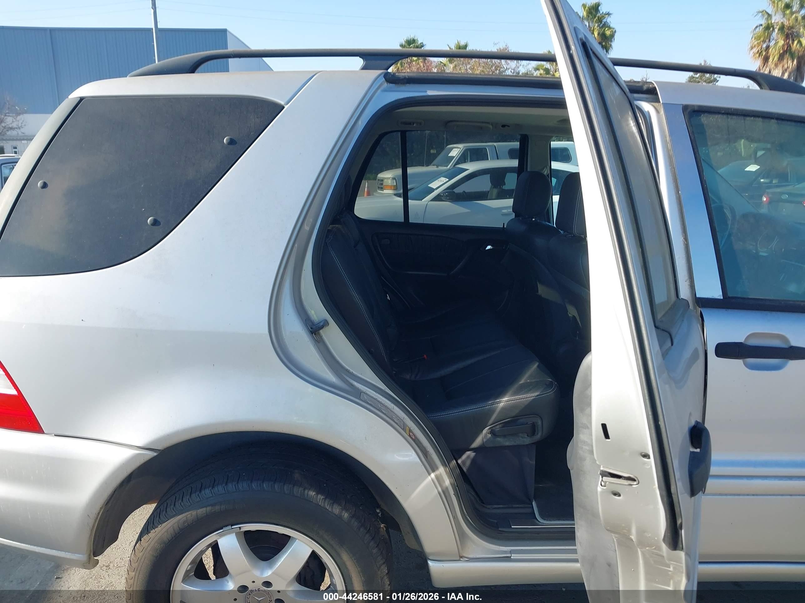 MERCEDES-BENZ ML image 8