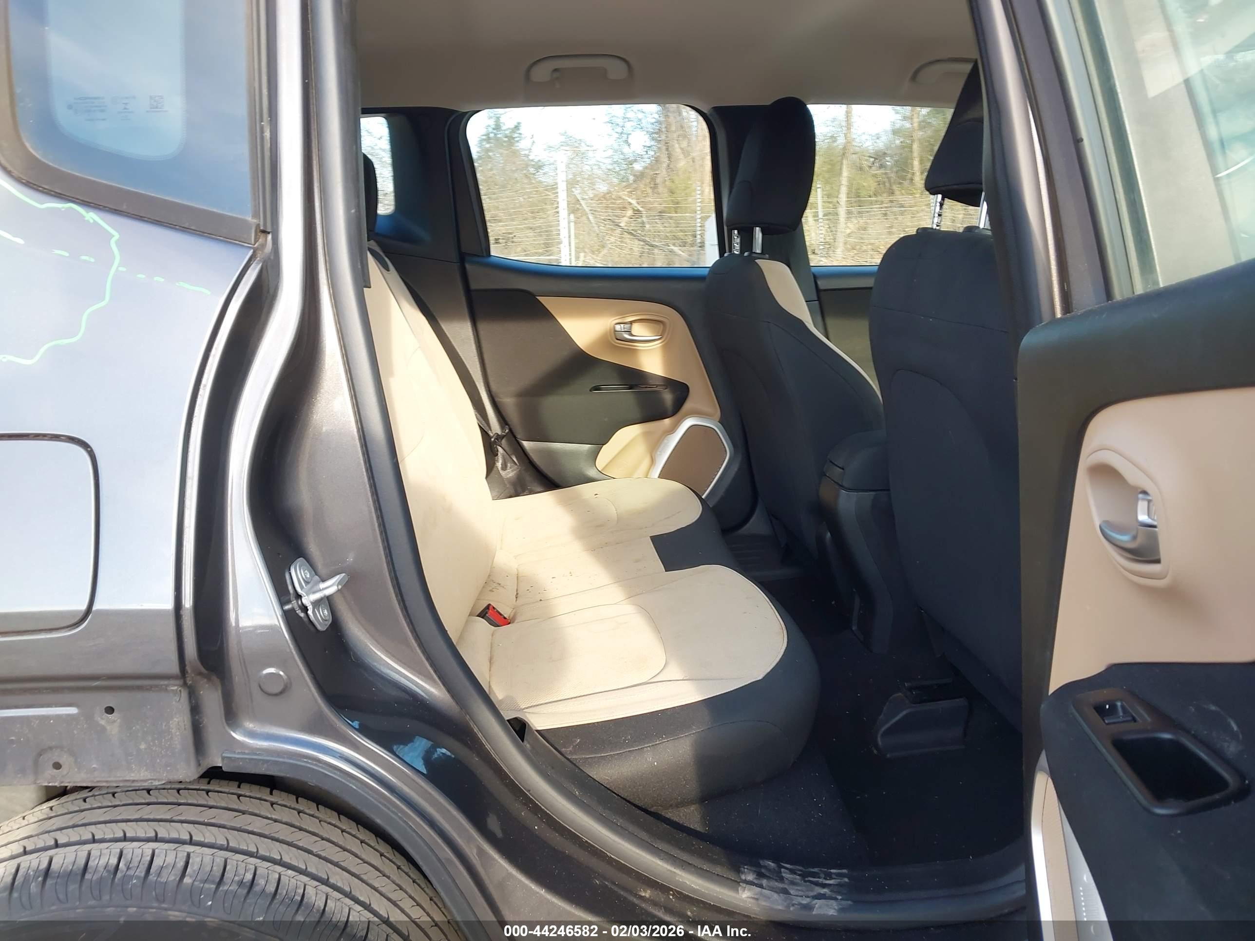 JEEP RENEGADE image 8