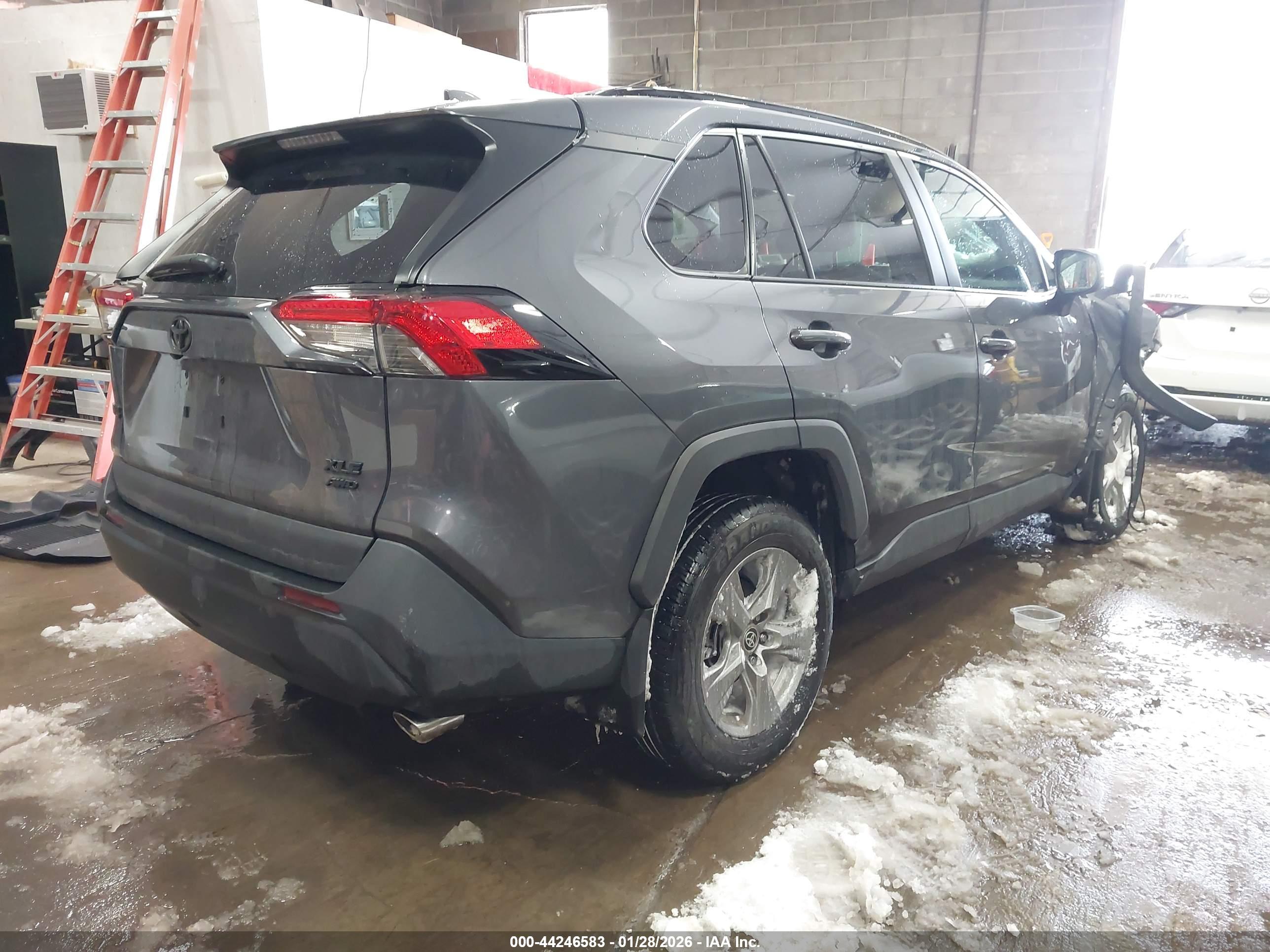 TOYOTA RAV4 image 4
