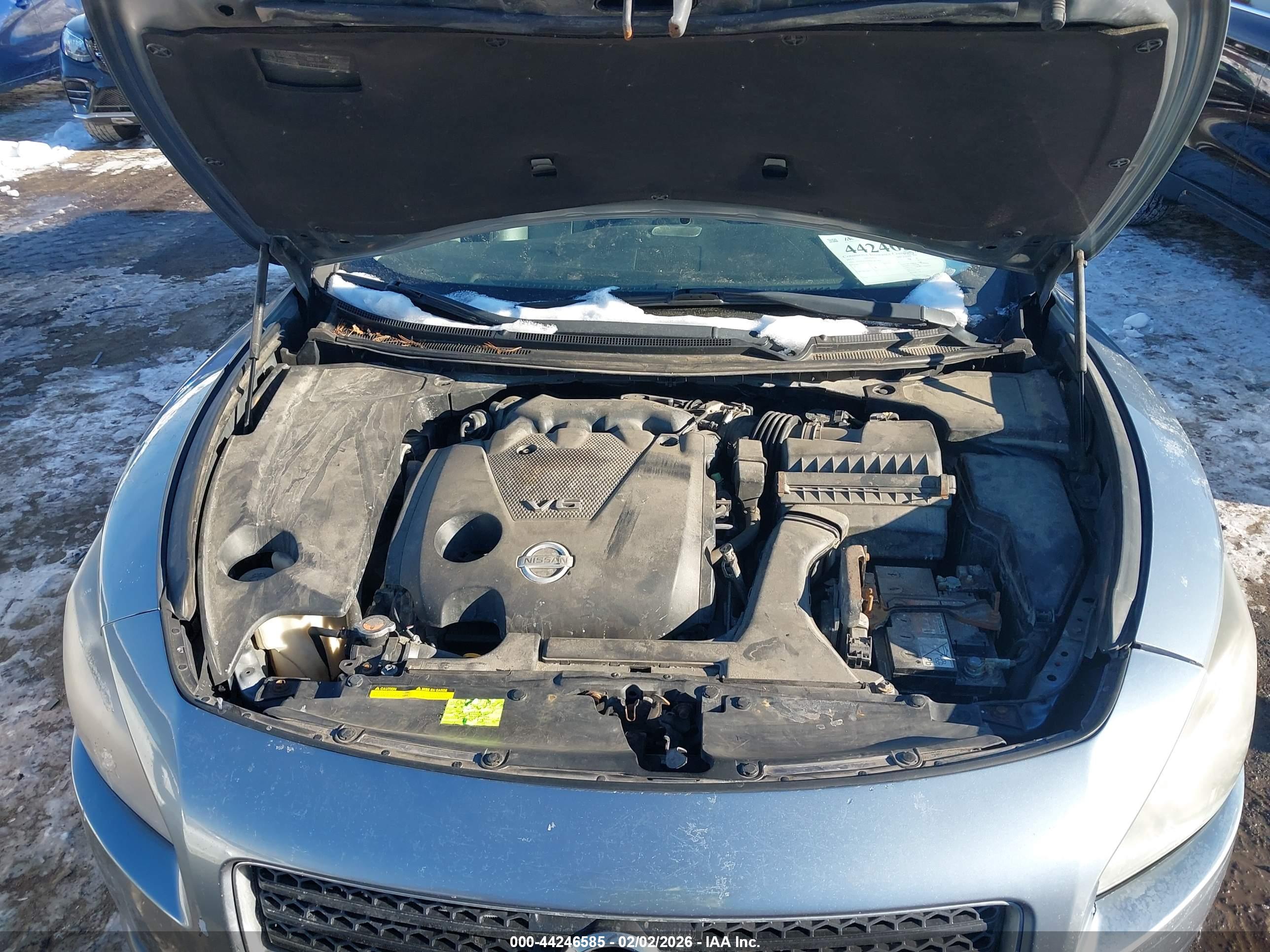 NISSAN MAXIMA image 10
