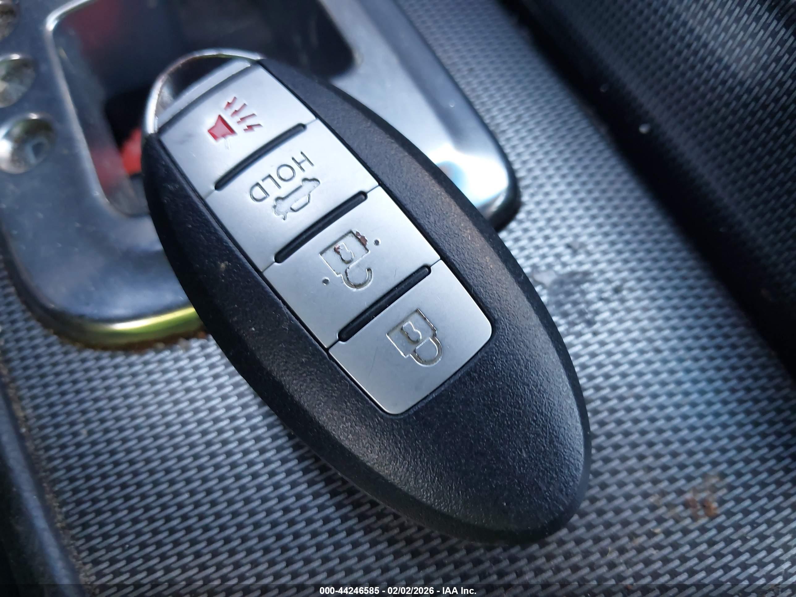 NISSAN MAXIMA image 11
