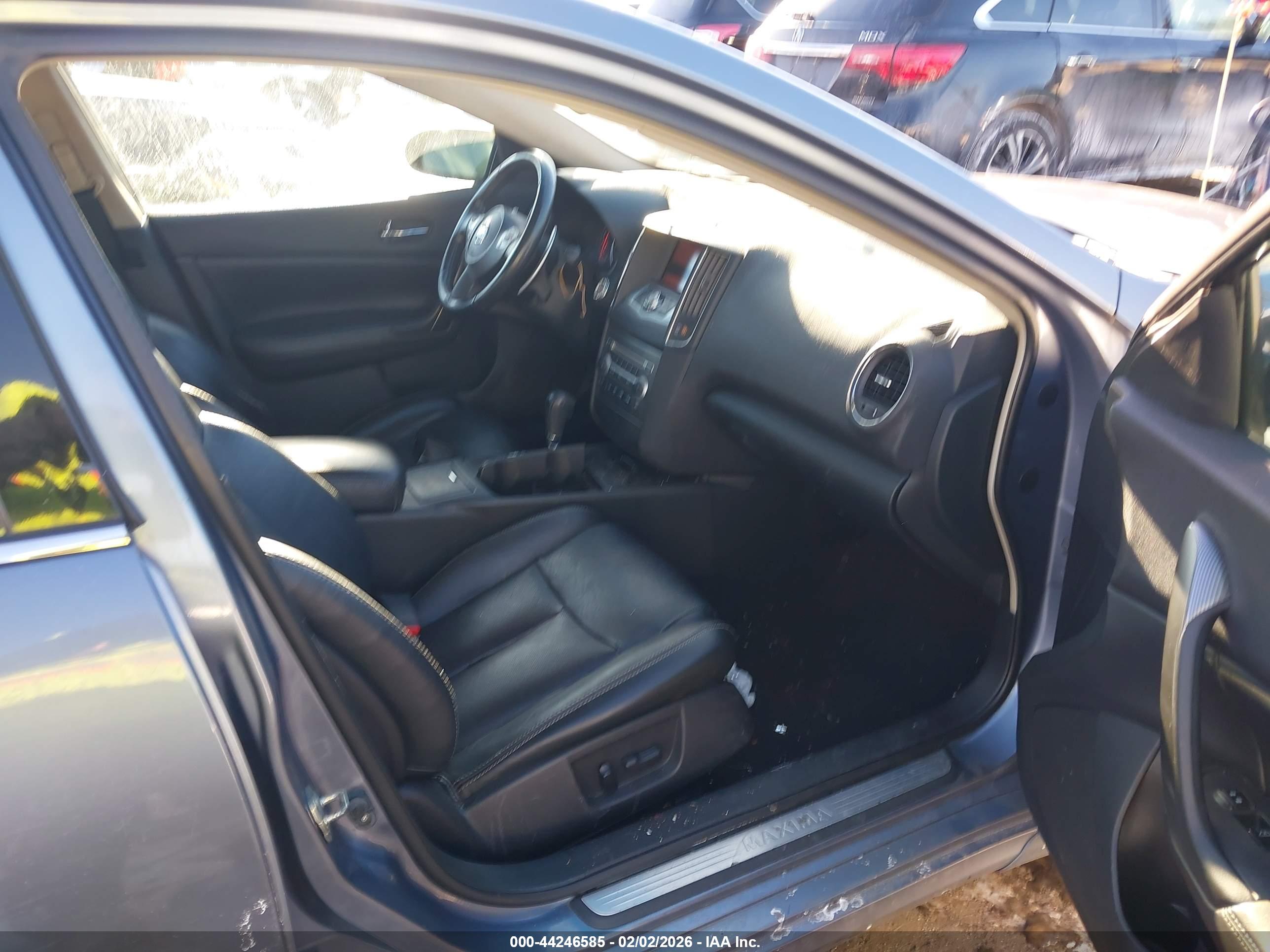 NISSAN MAXIMA image 5