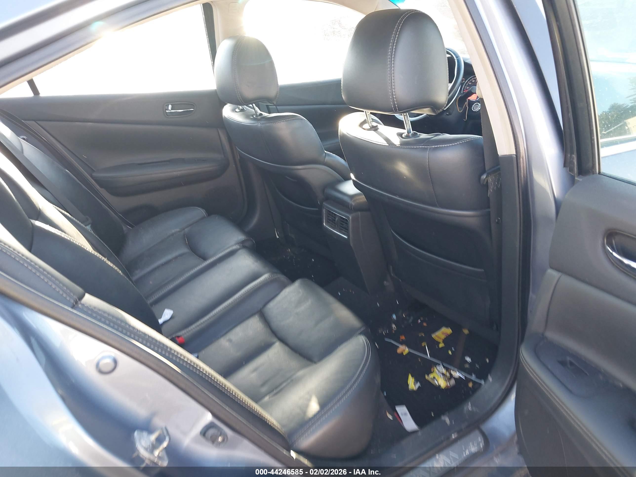 NISSAN MAXIMA image 8