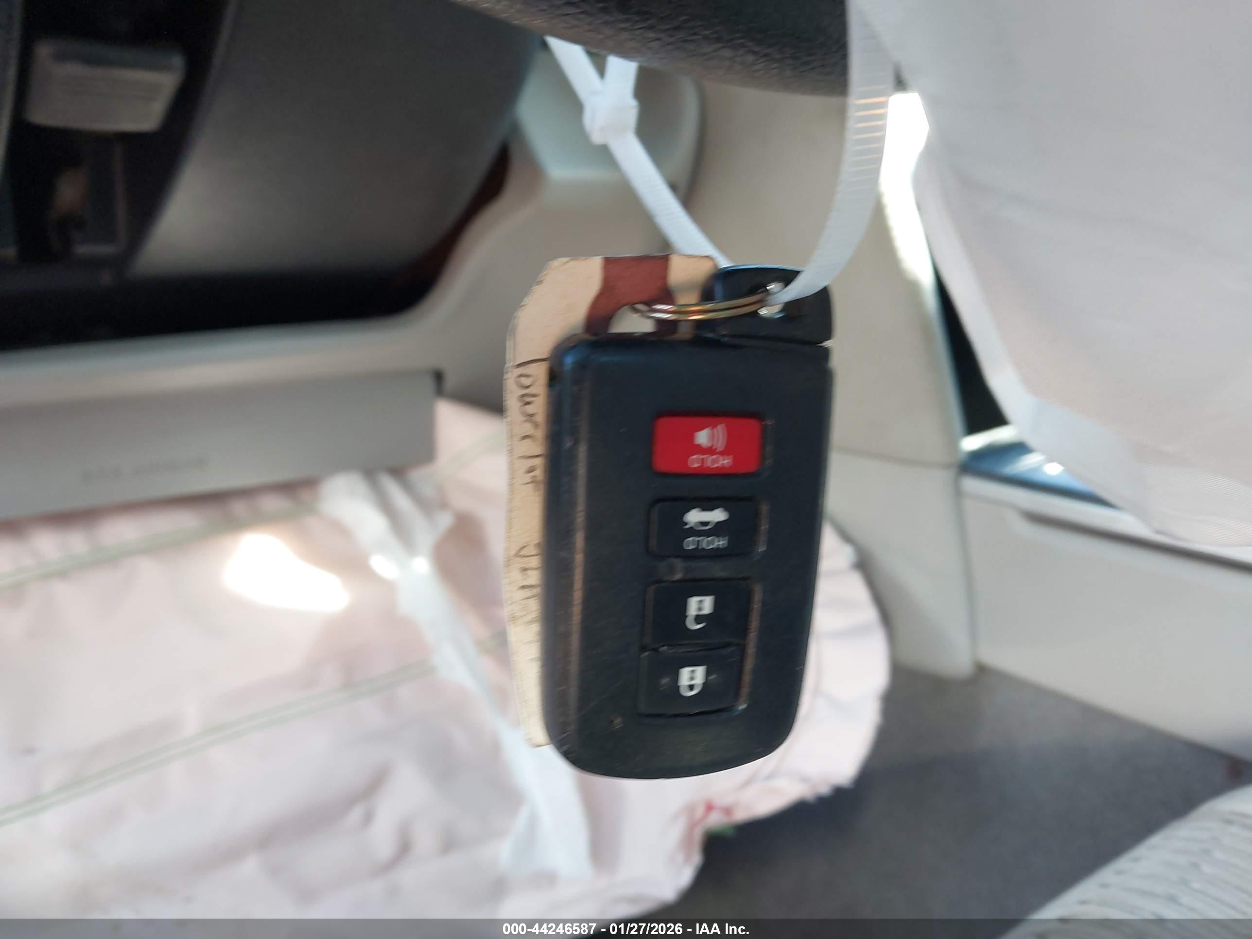 TOYOTA CAMRY image 11