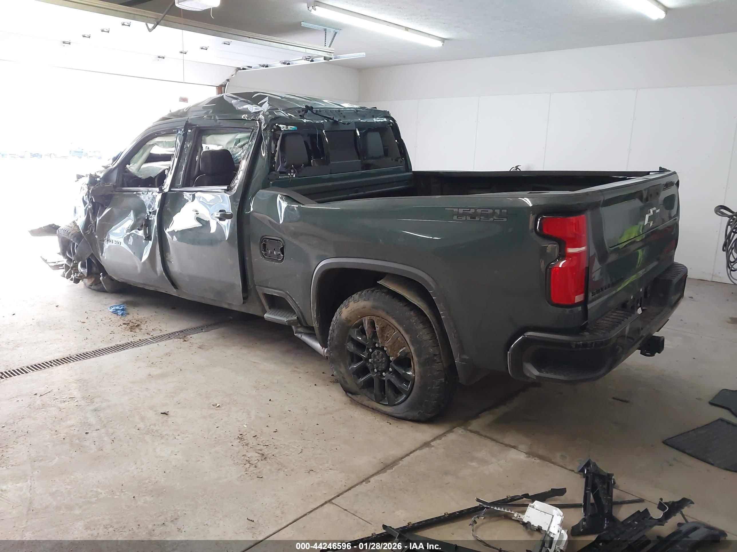 CHEVROLET SILVERADO image 3