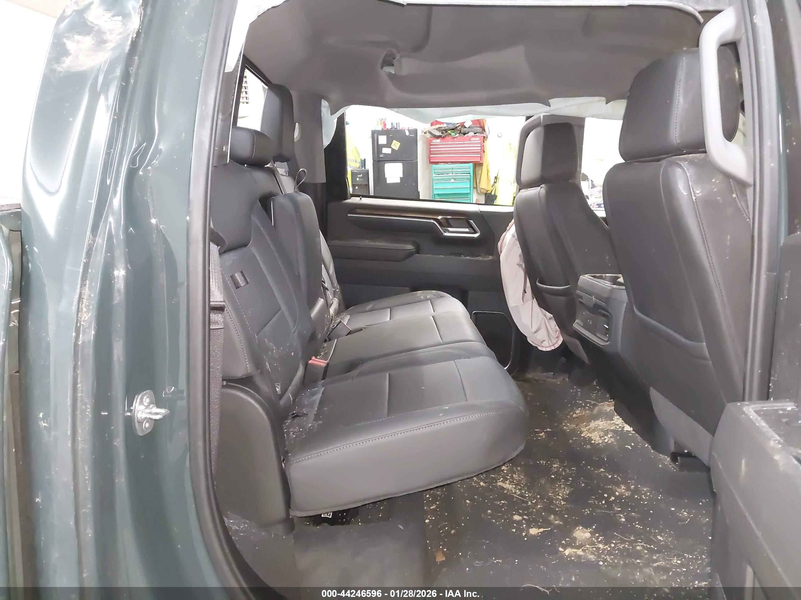 CHEVROLET SILVERADO image 8