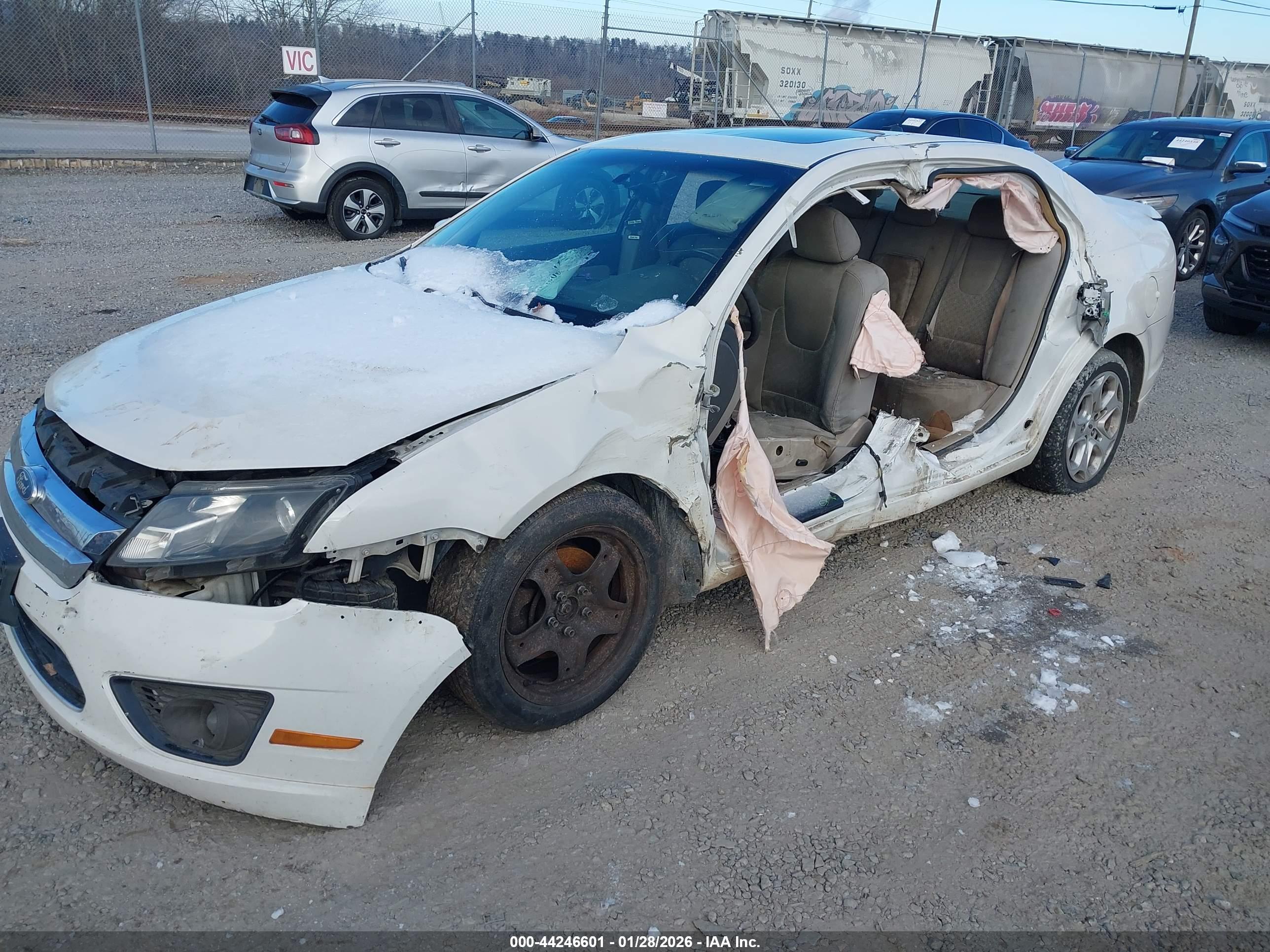FORD FUSION image 2