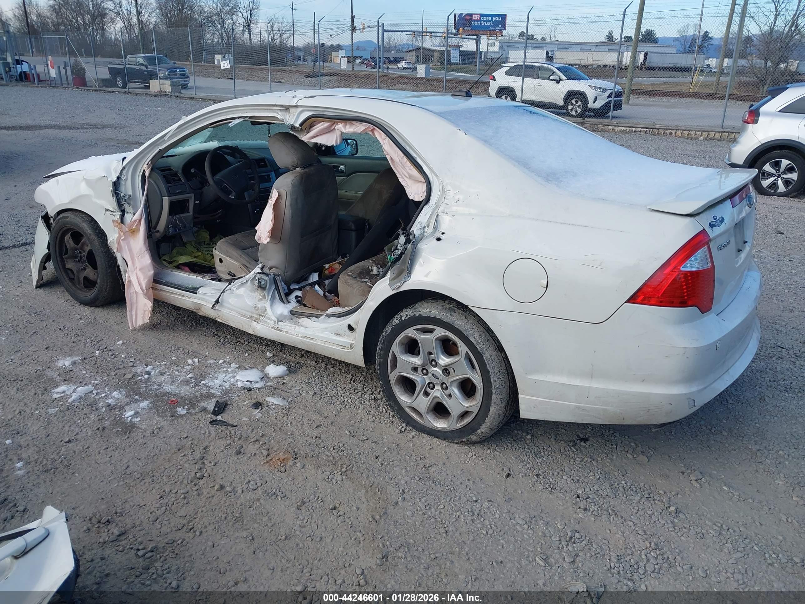 FORD FUSION image 3